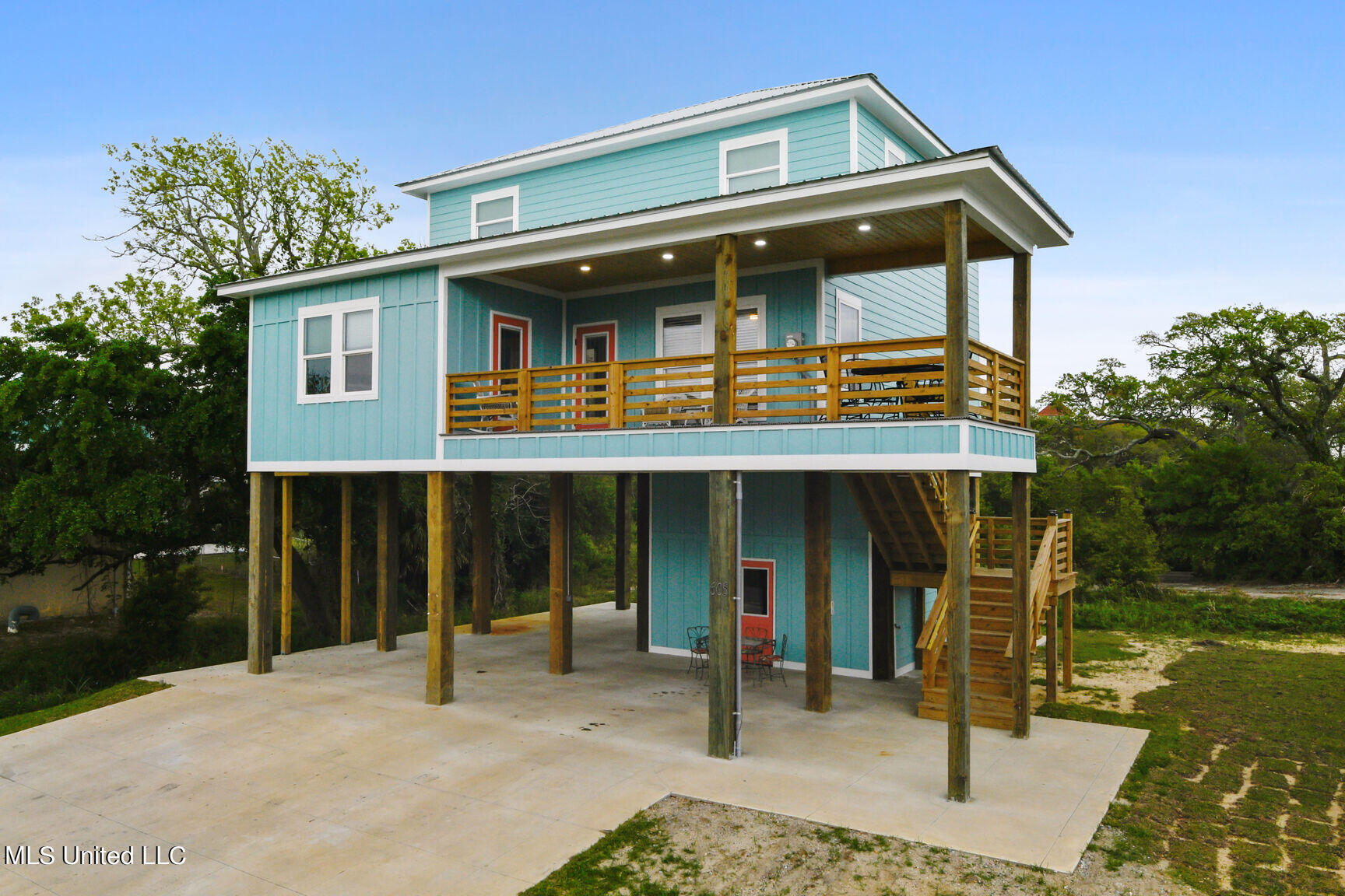 605 S Nicholson Avenue