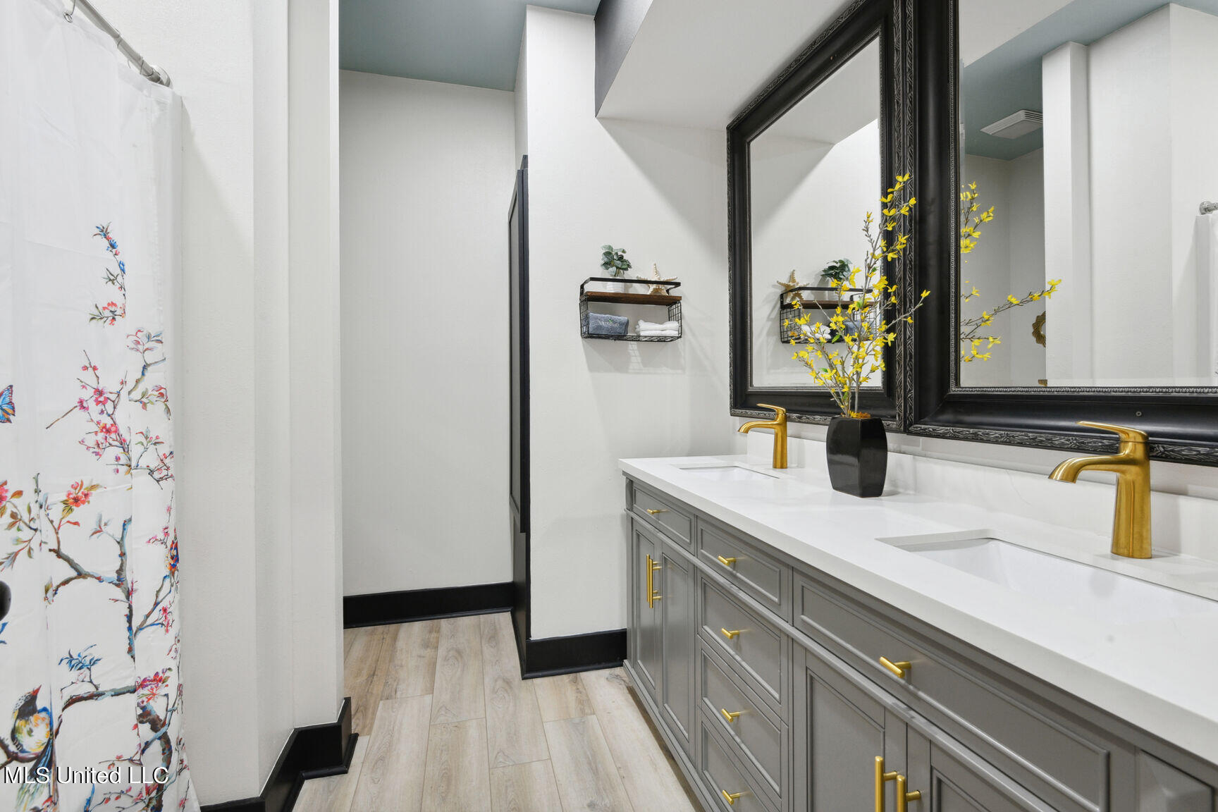 605 S Nicholson Avenue