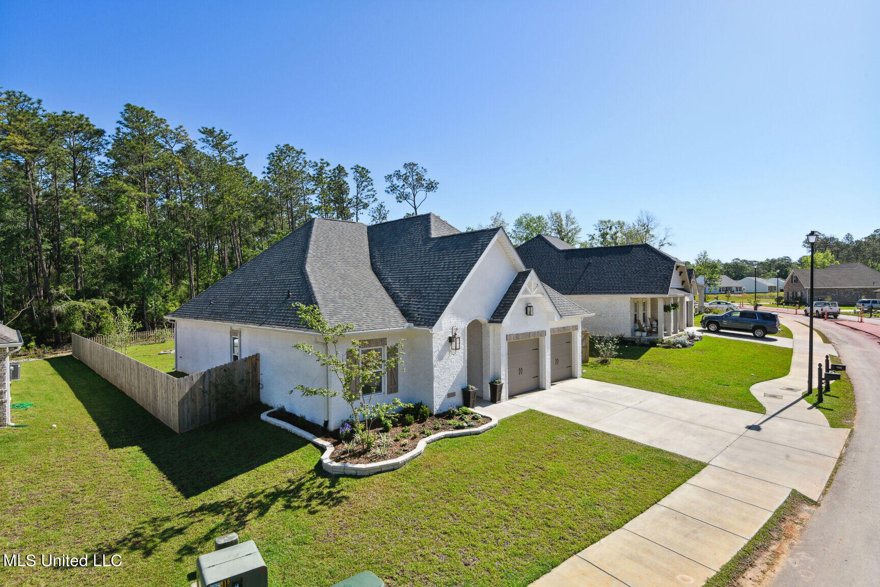 85009 Diamondhead Lakes Boulevard