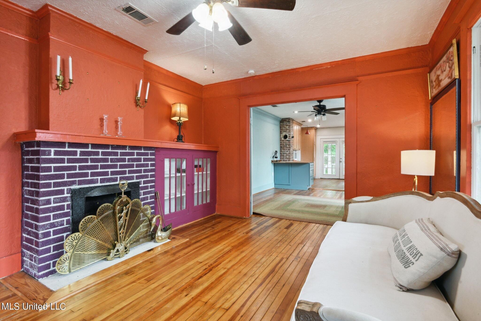 289 Hopkins Boulevard