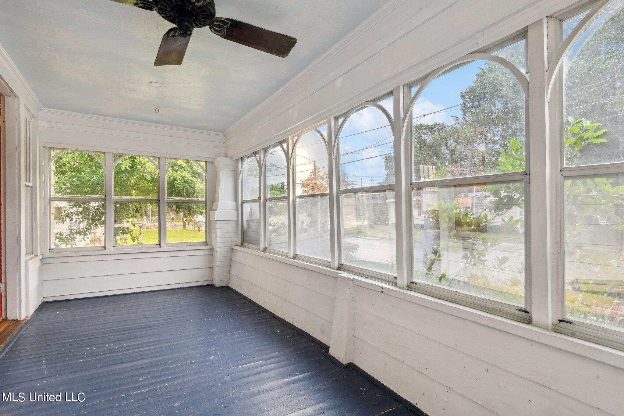 289 Hopkins Boulevard