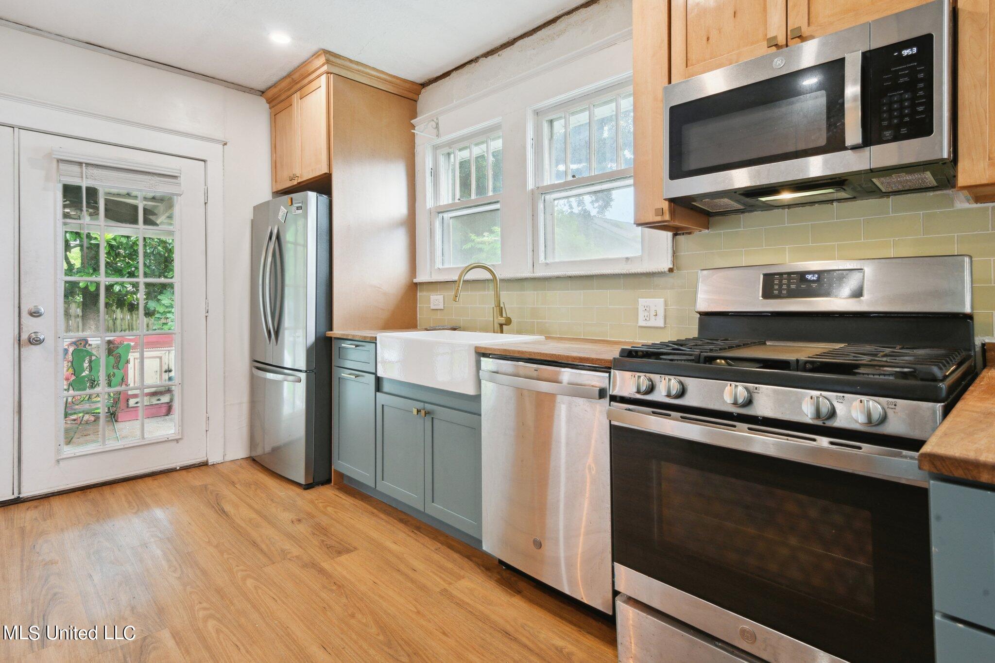 289 Hopkins Boulevard