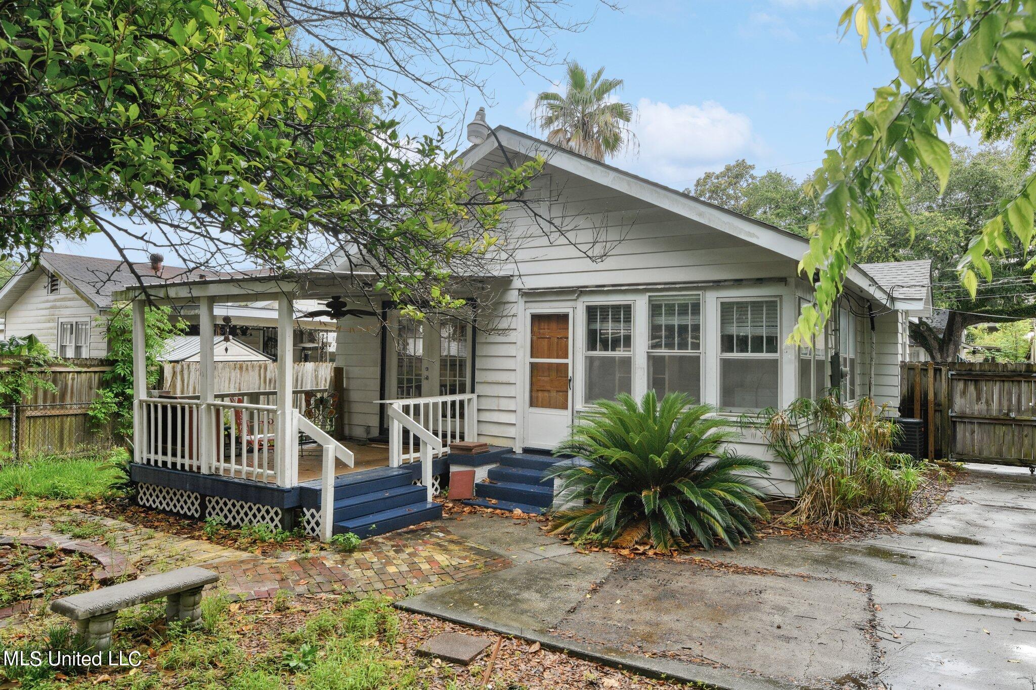 289 Hopkins Boulevard