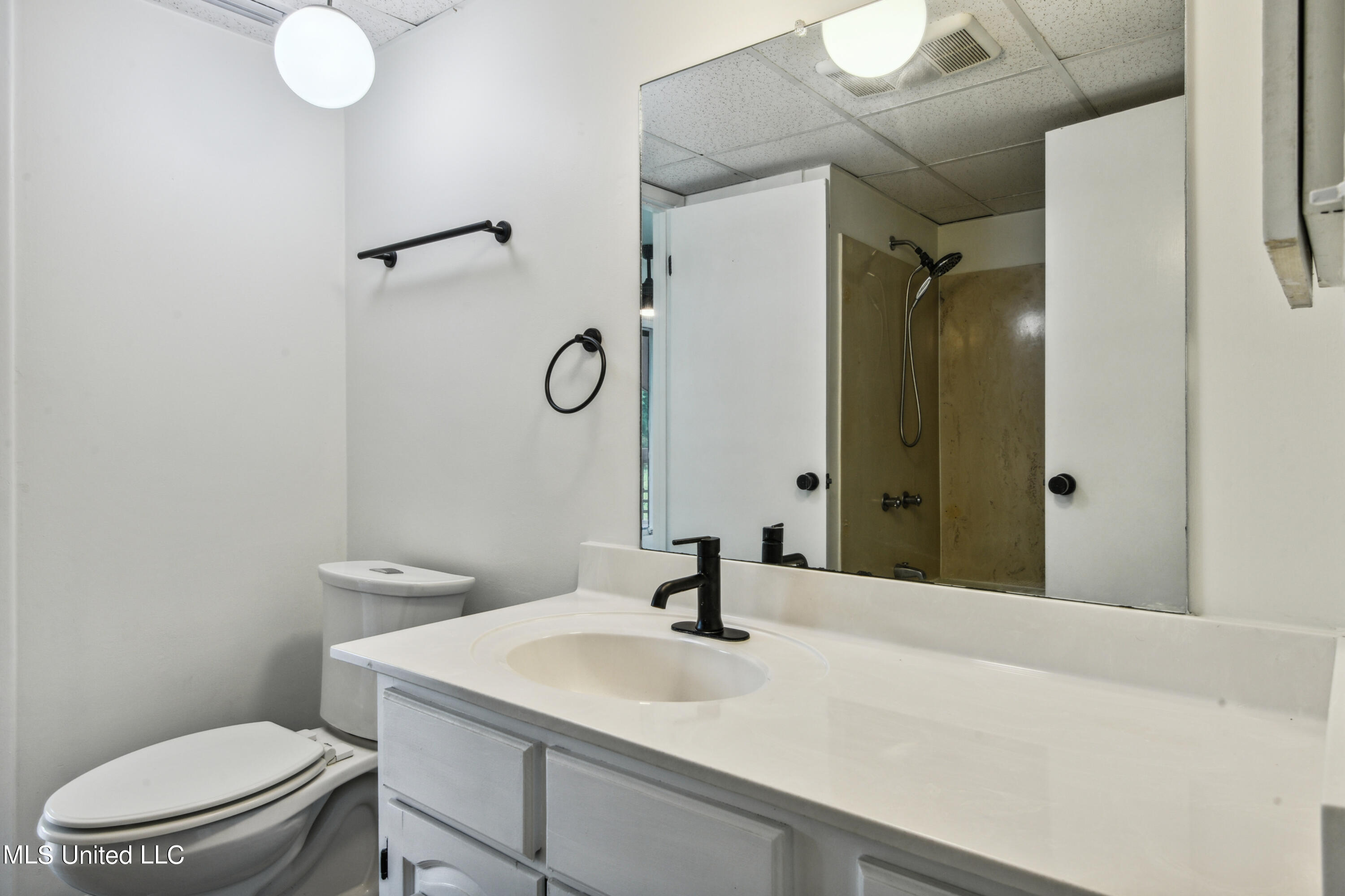 133 Lakeside Villa Building F