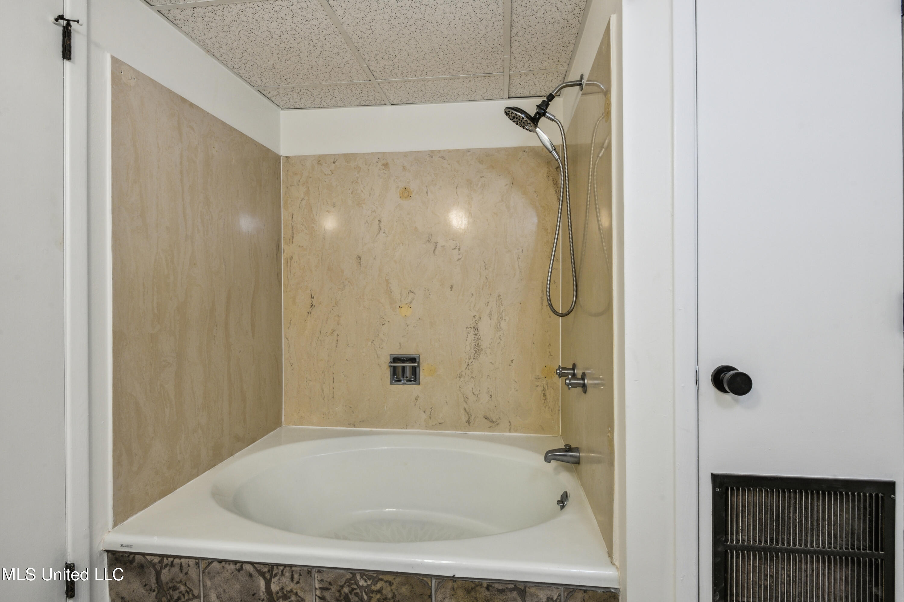 133 Lakeside Villa Building F