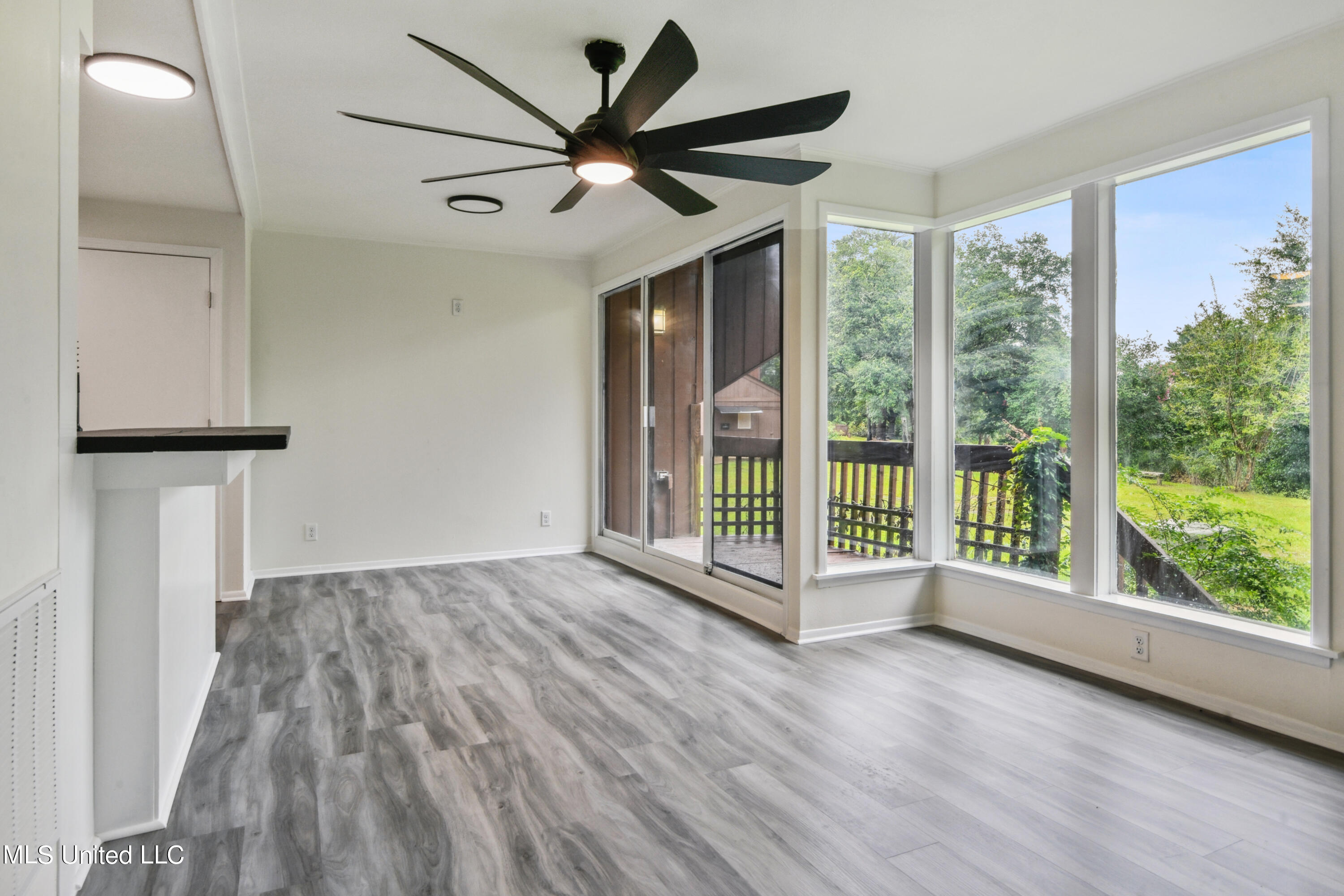 133 Lakeside Villa Building F