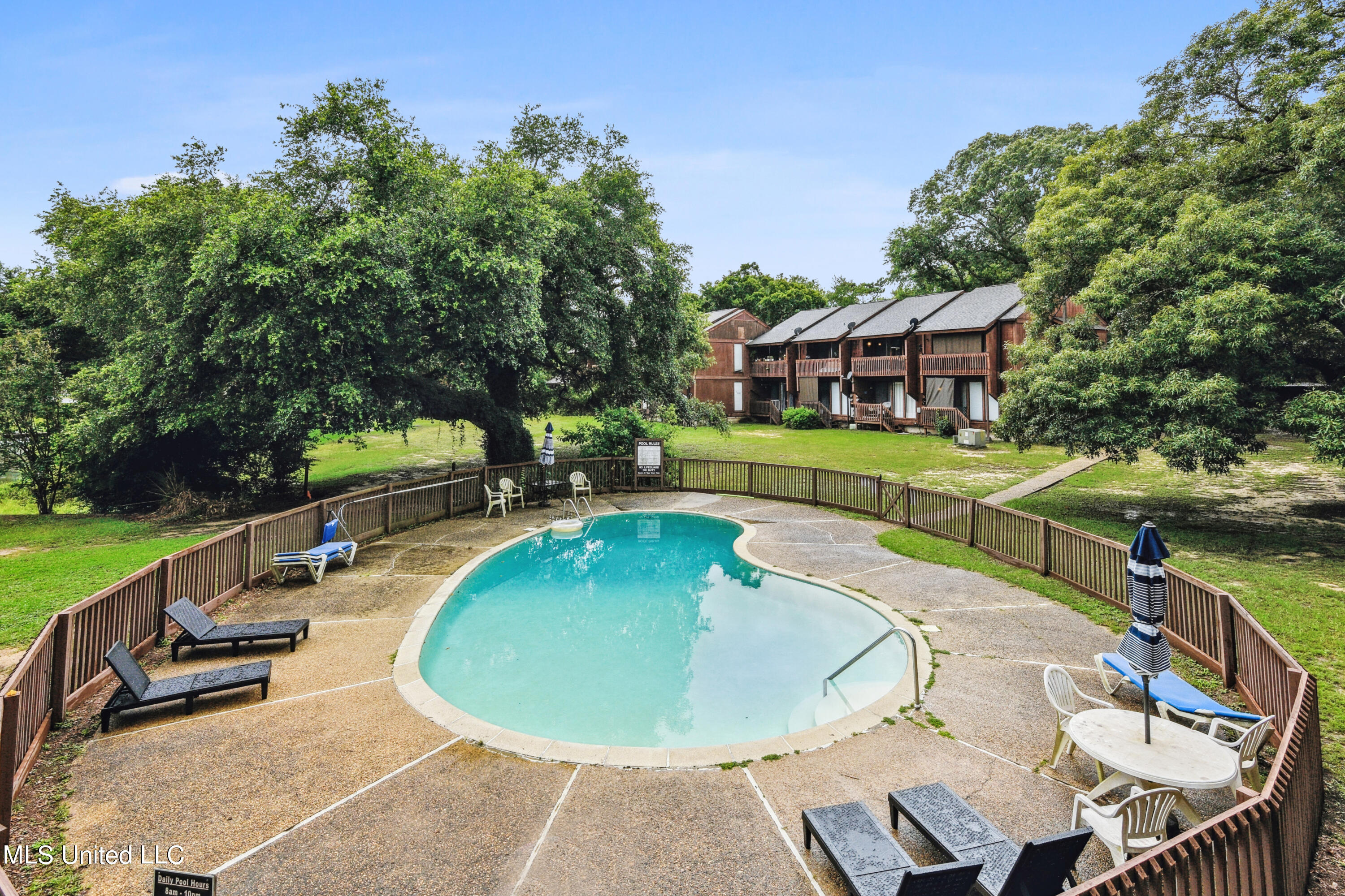 133 Lakeside Villa Building F