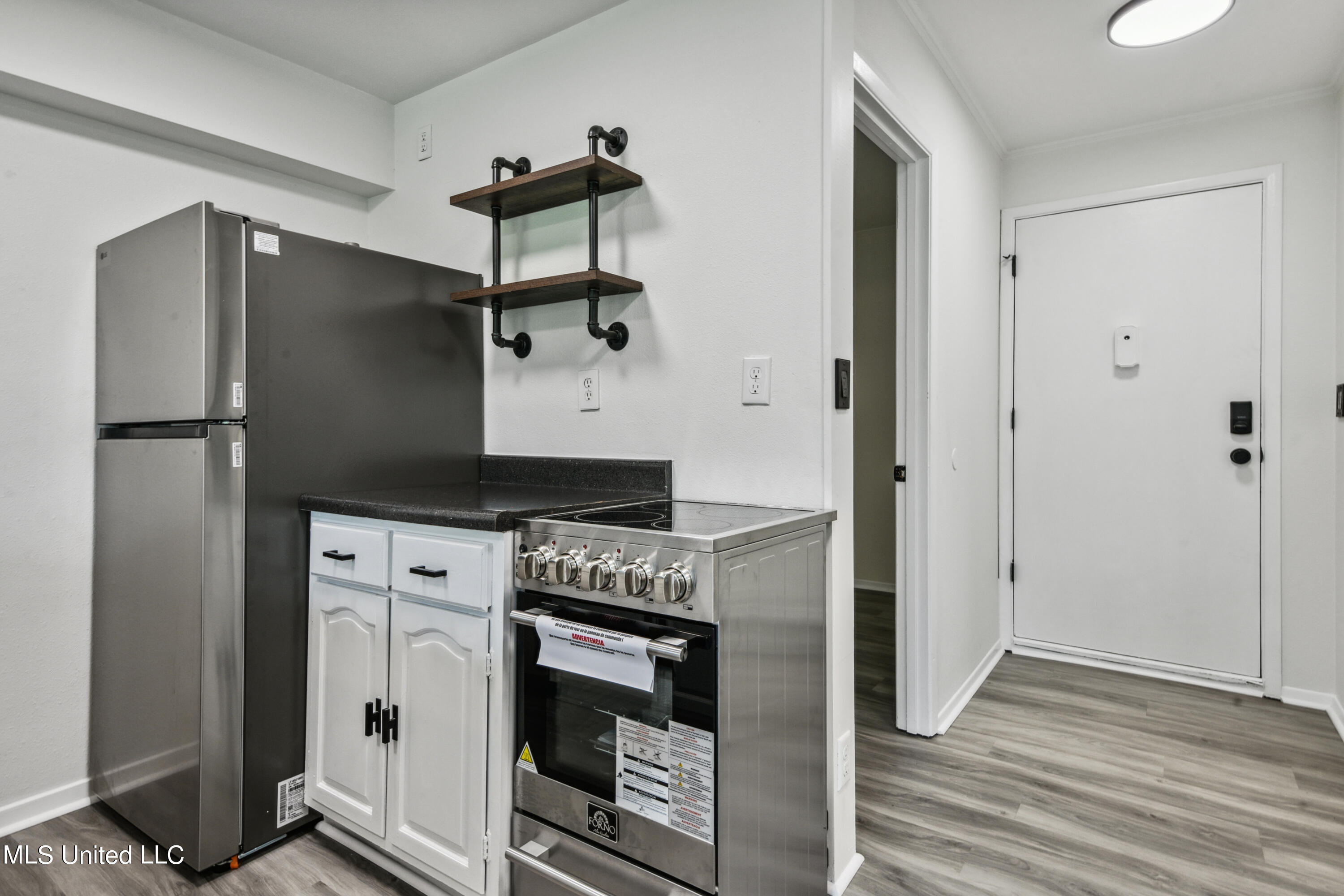 133 Lakeside Villa Building F