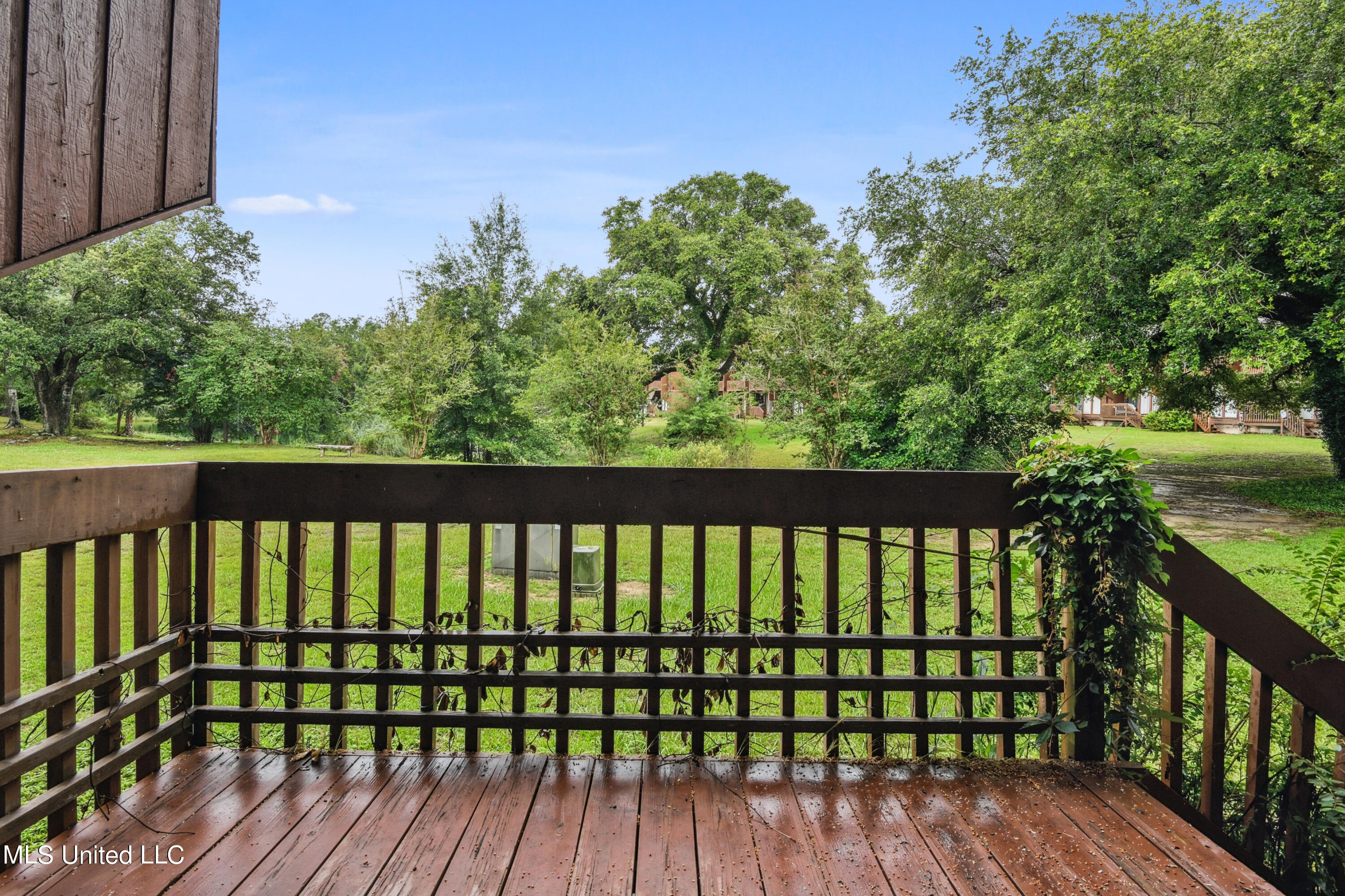 133 Lakeside Villa Building F