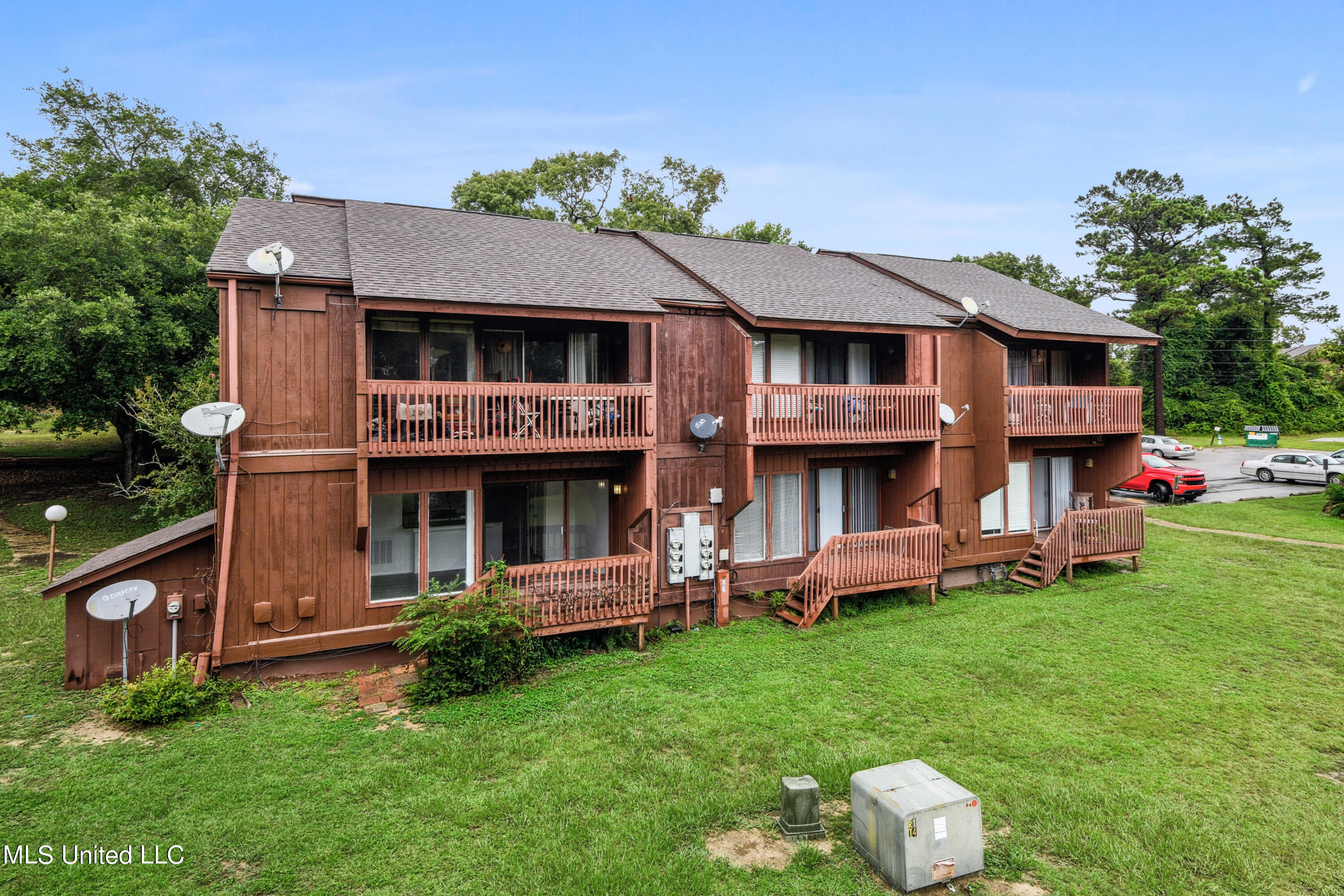 133 Lakeside Villa Building F