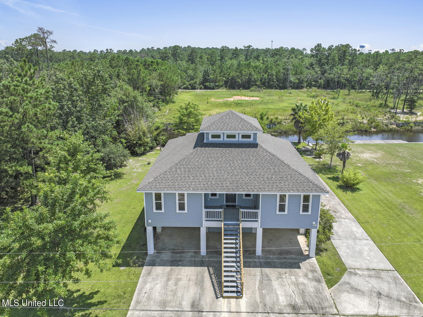 2025 Hollywood Drive