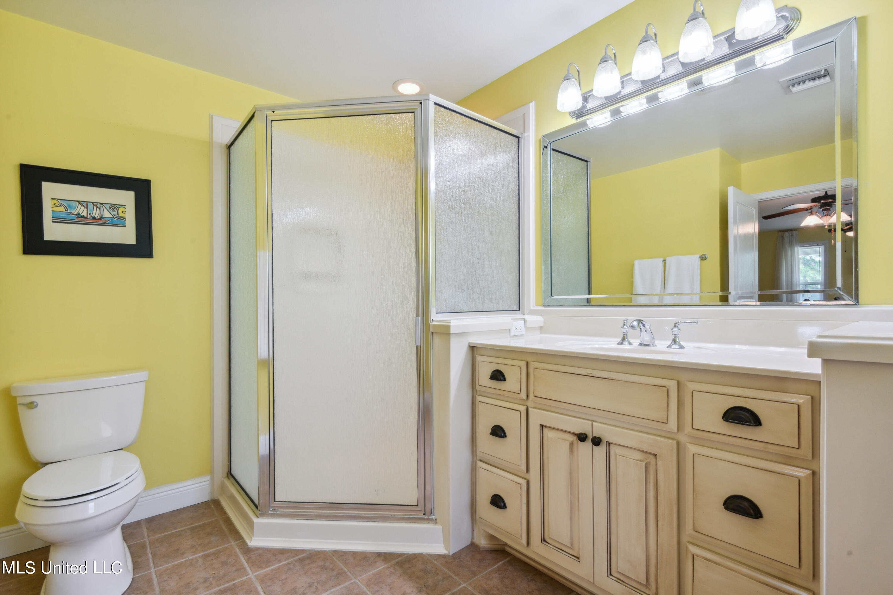 2025 Hollywood Drive