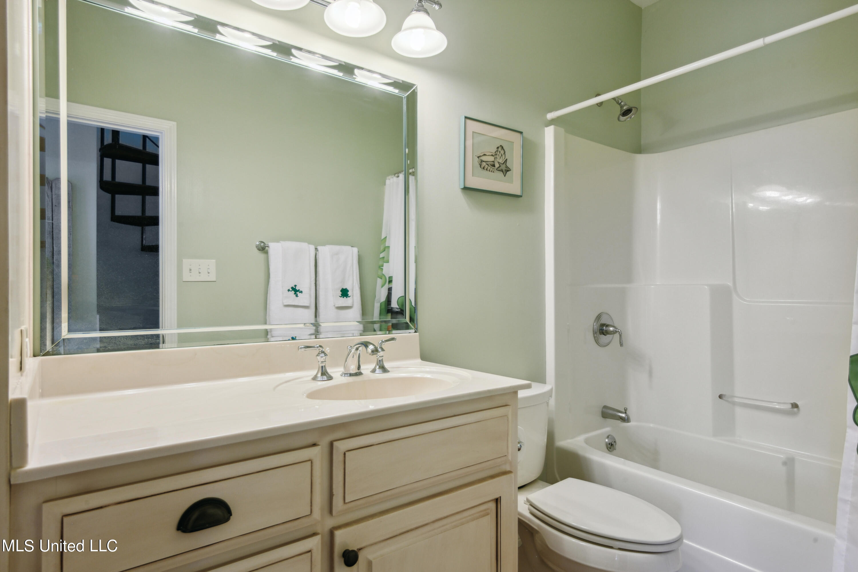 2025 Hollywood Drive