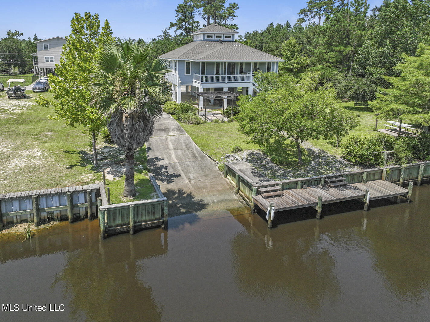 2025 Hollywood Drive