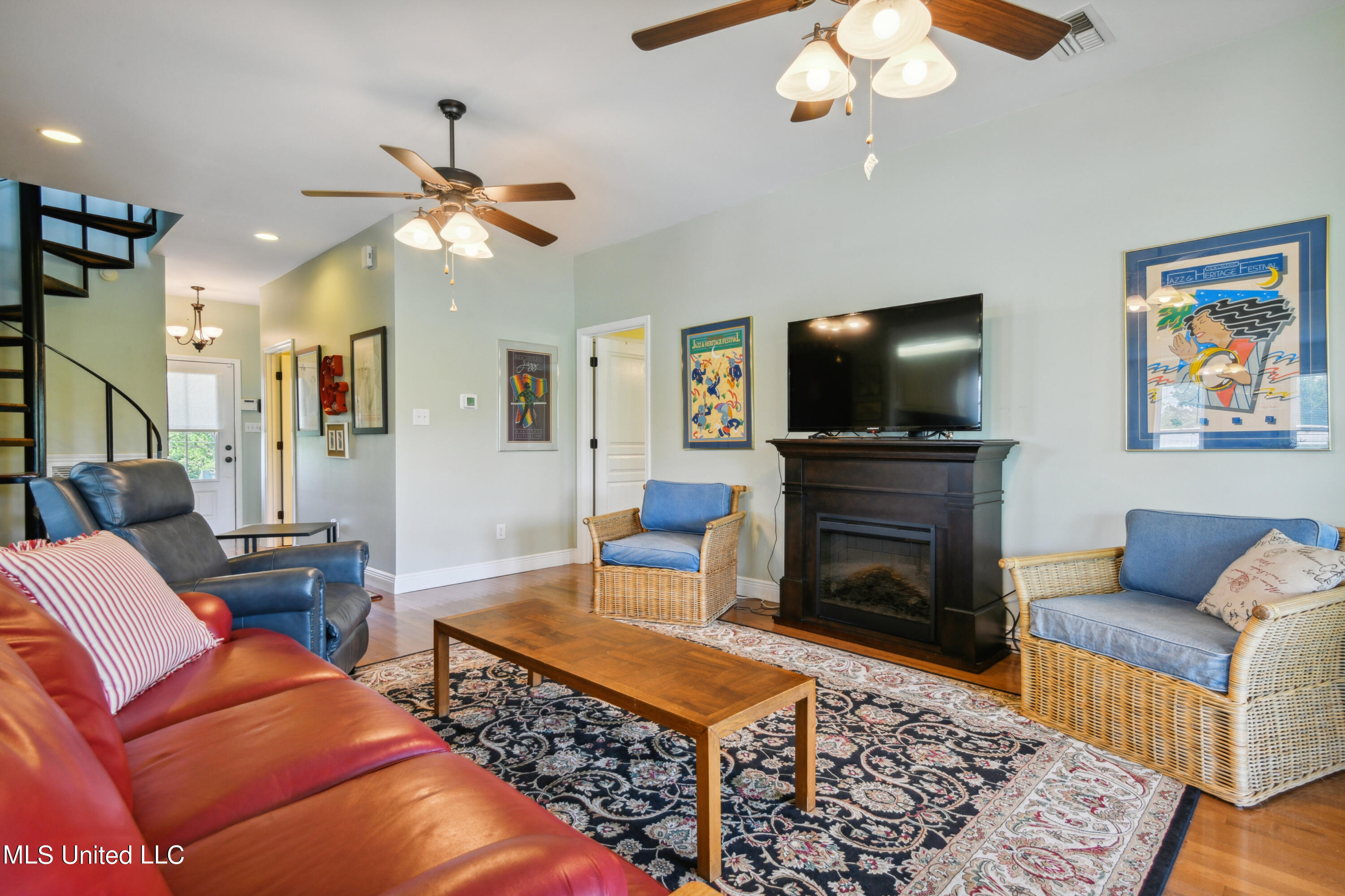 2025 Hollywood Drive