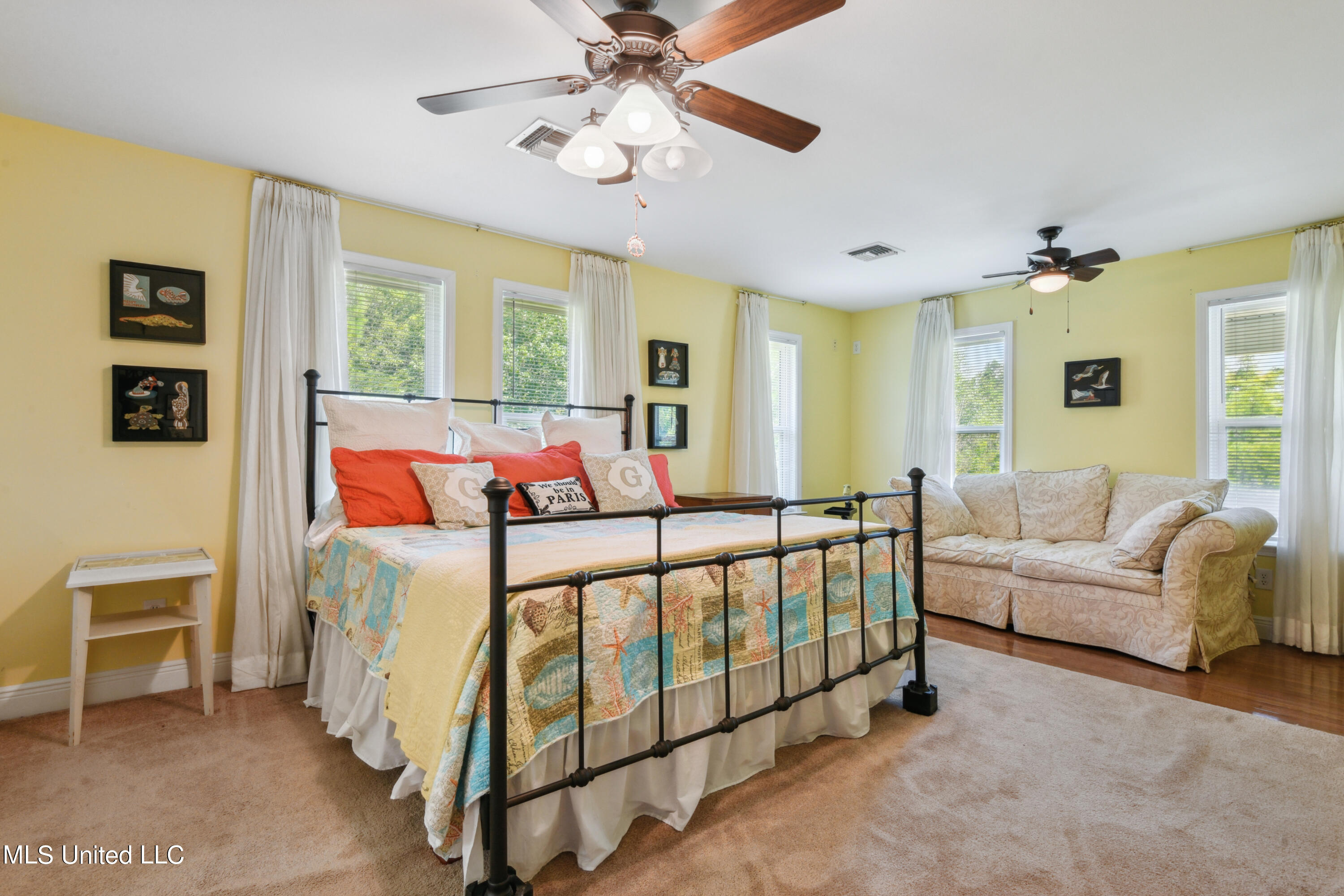 2025 Hollywood Drive