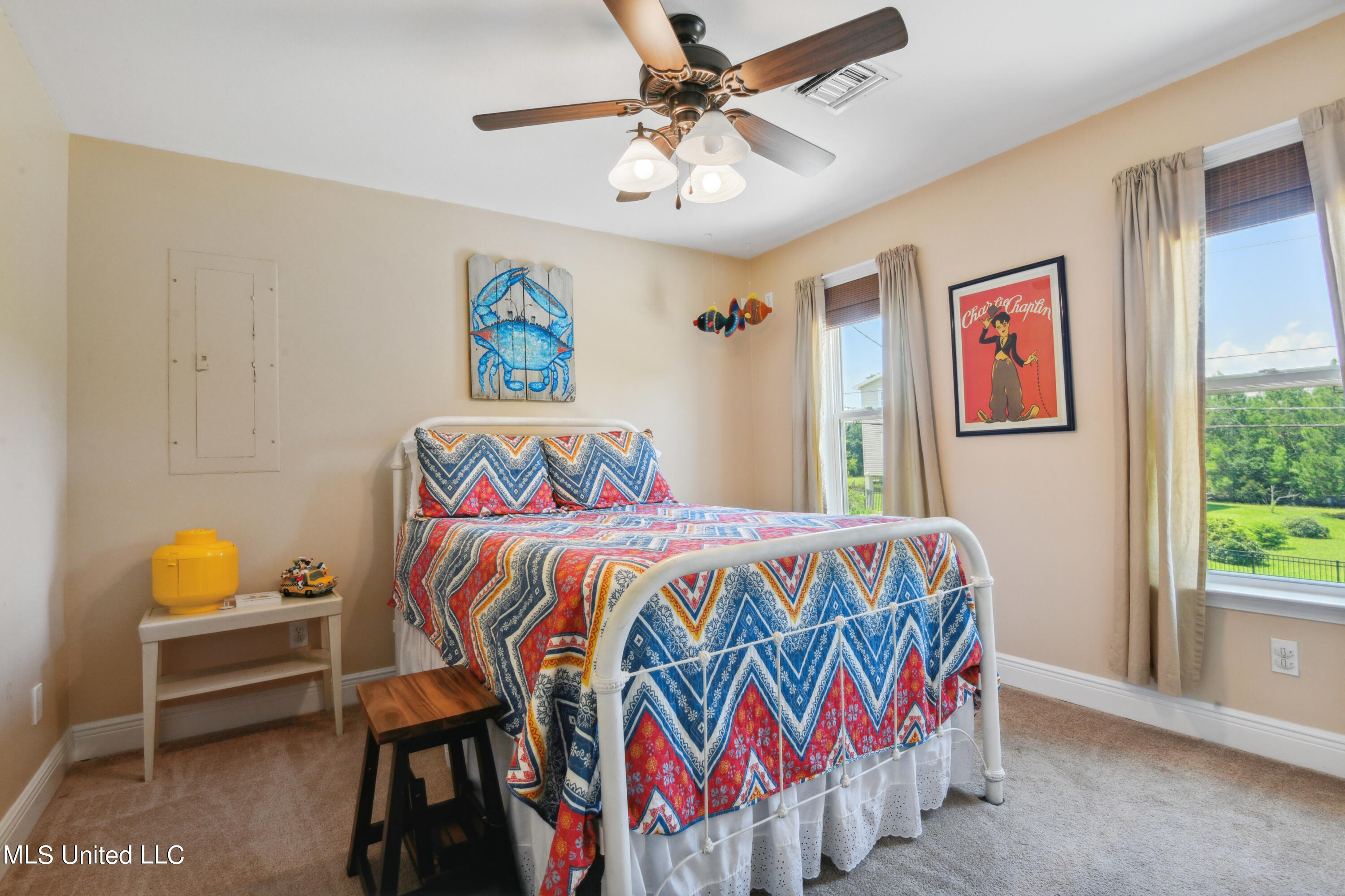 2025 Hollywood Drive