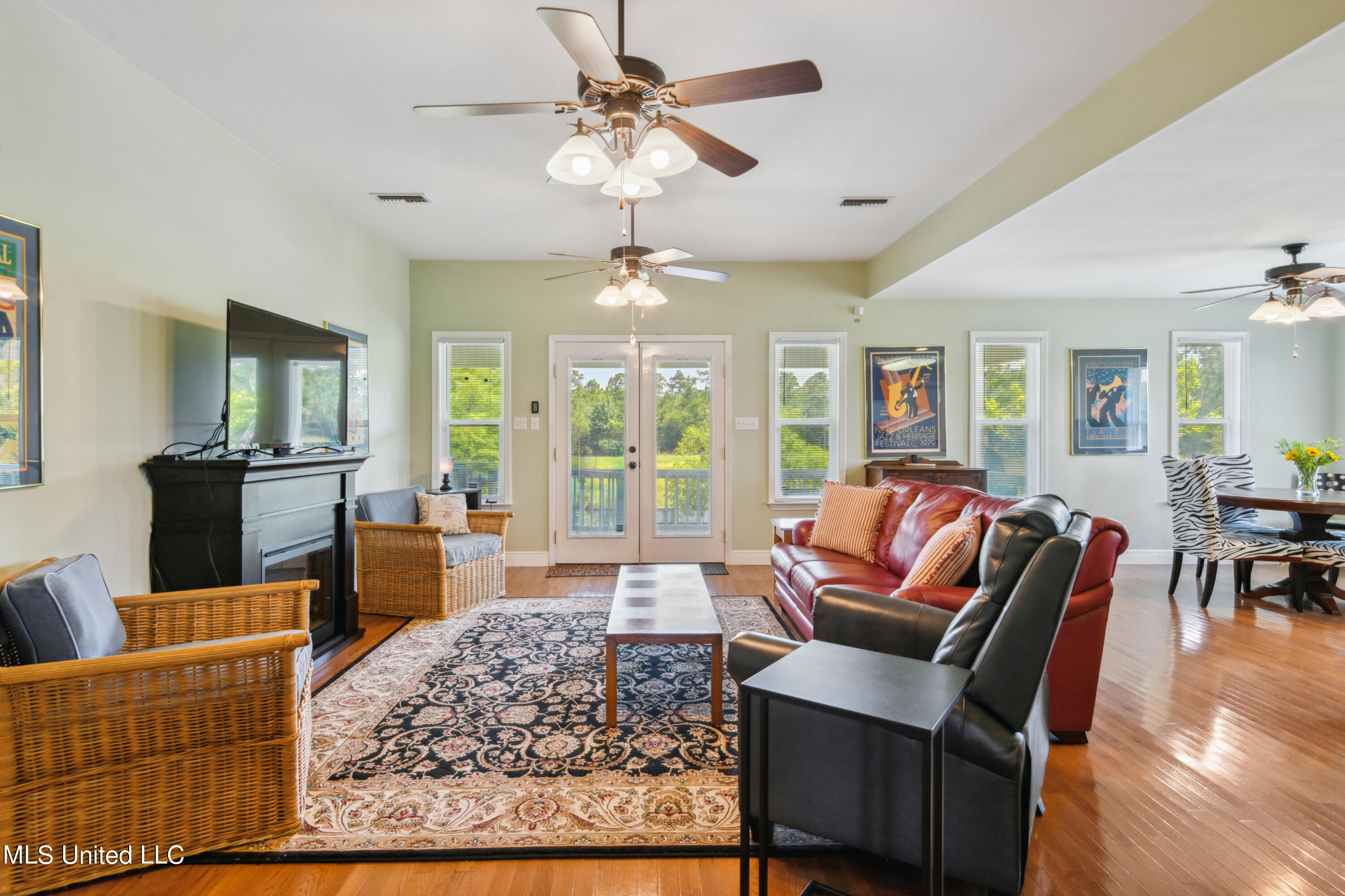 2025 Hollywood Drive