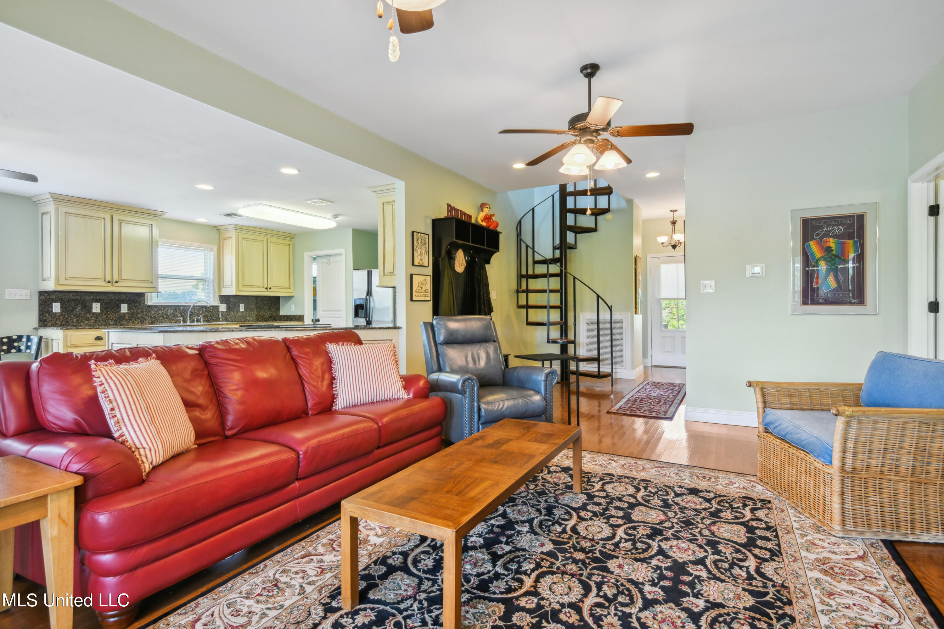 2025 Hollywood Drive