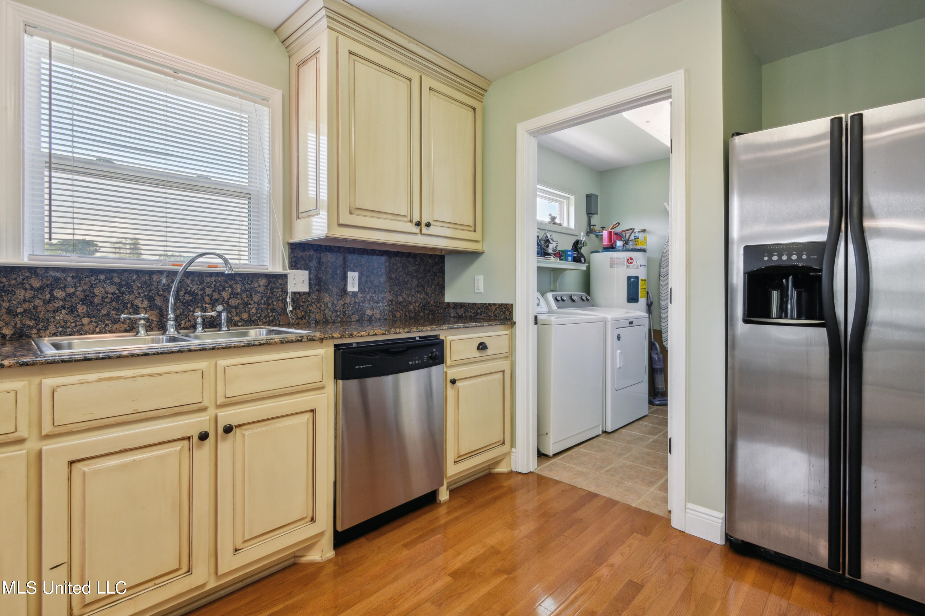 2025 Hollywood Drive