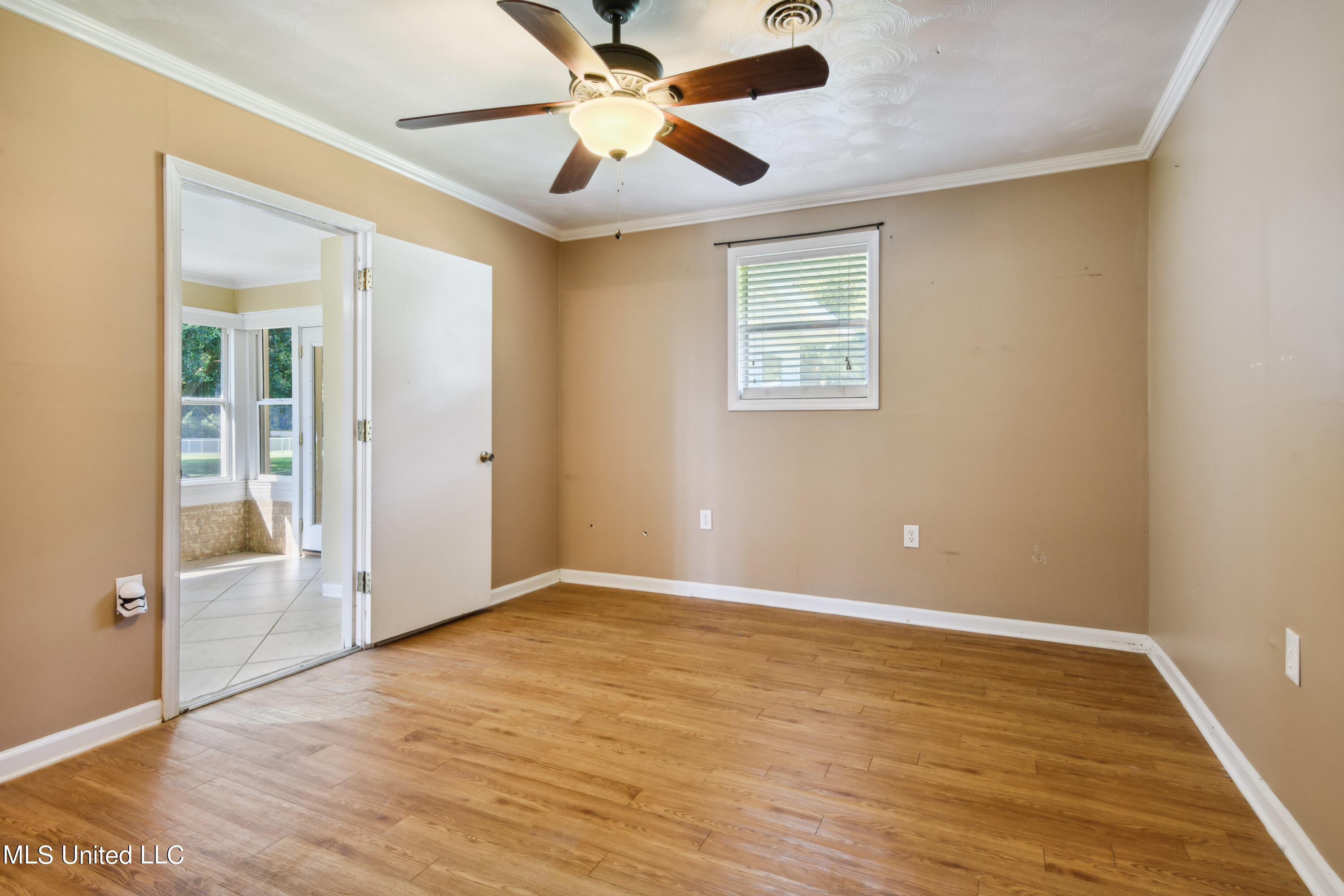 6041 Pine Tree Drive