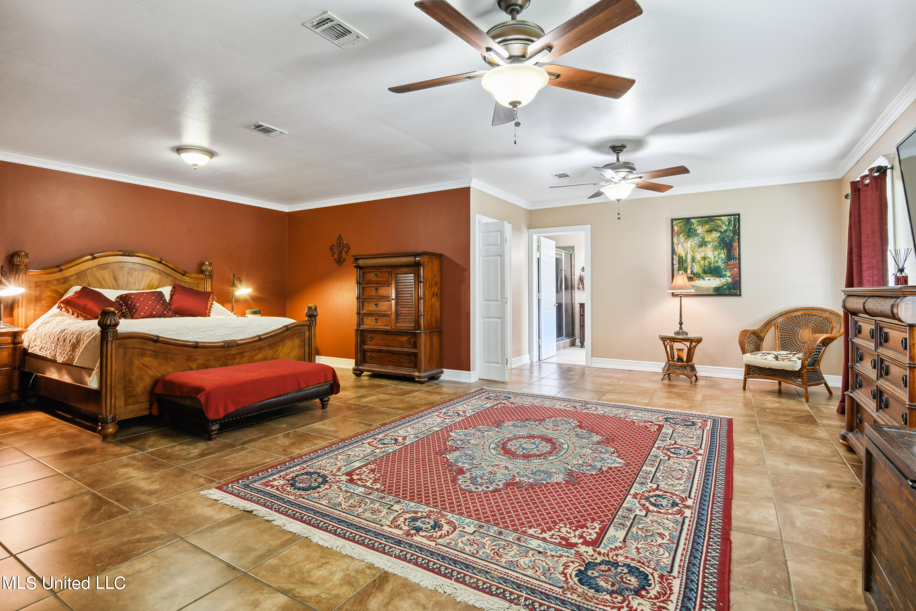 6041 Pine Tree Drive