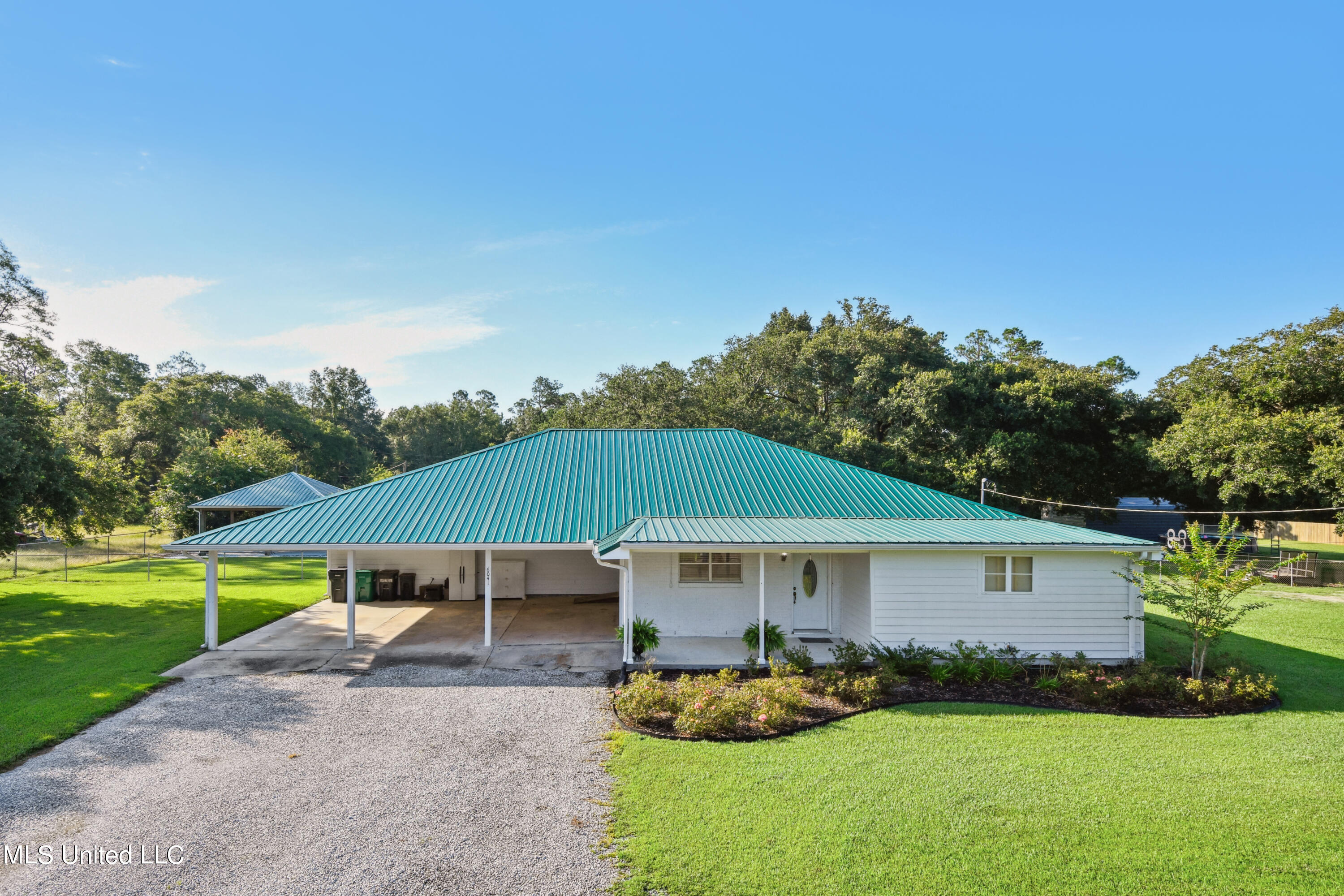 6041 Pine Tree Drive