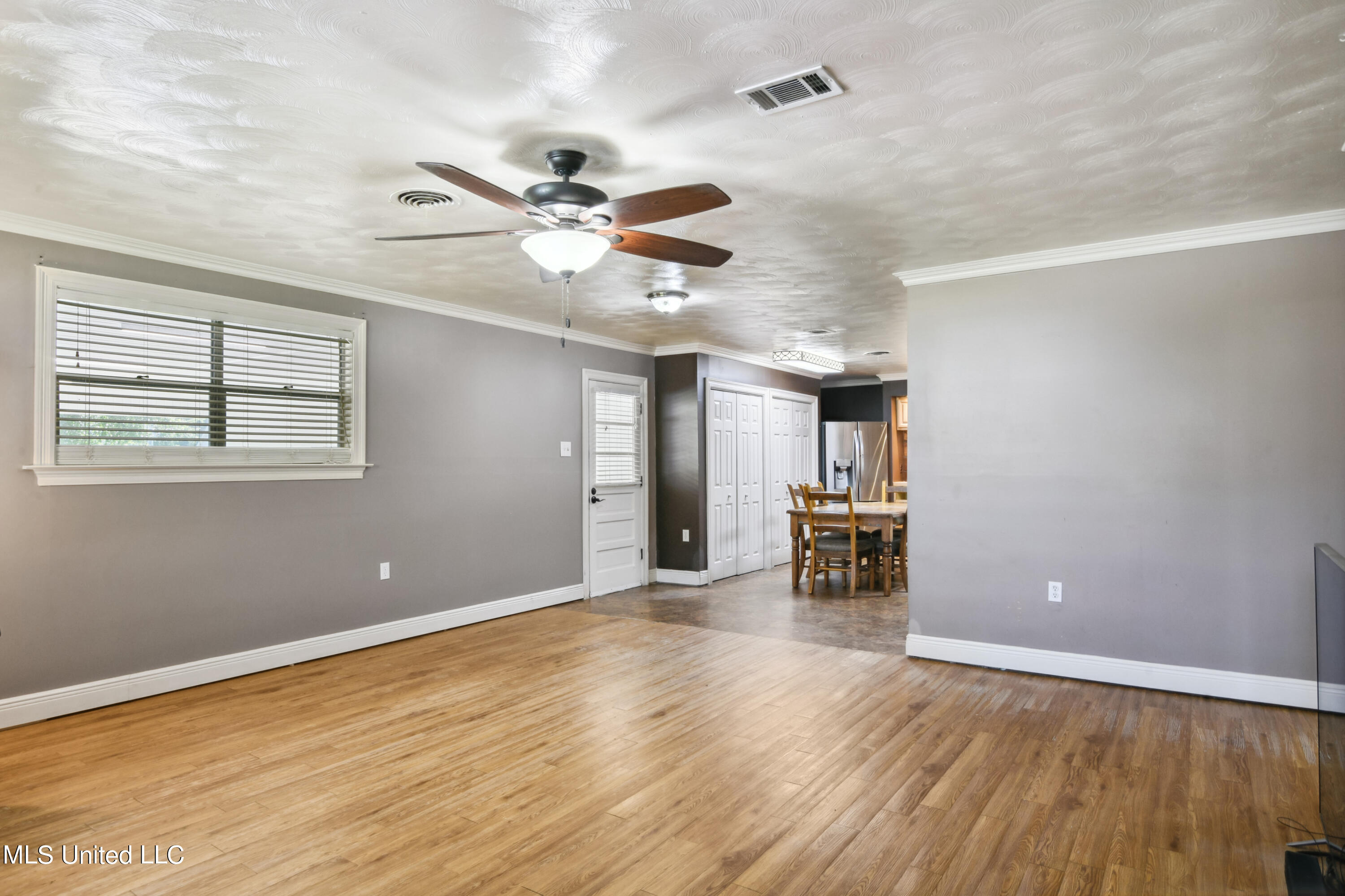 6041 Pine Tree Drive