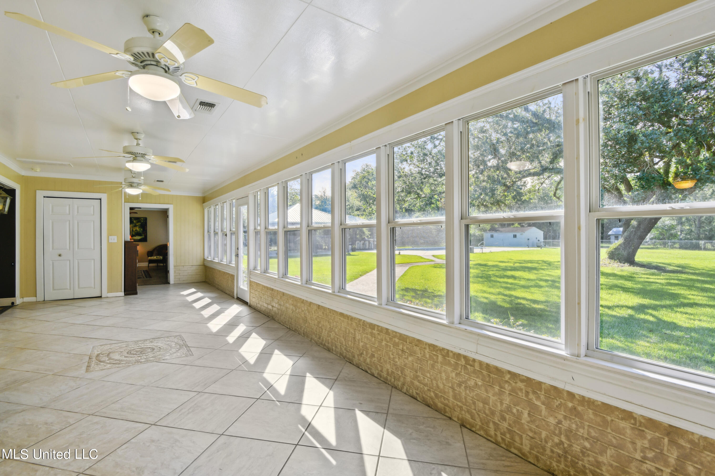 6041 Pine Tree Drive