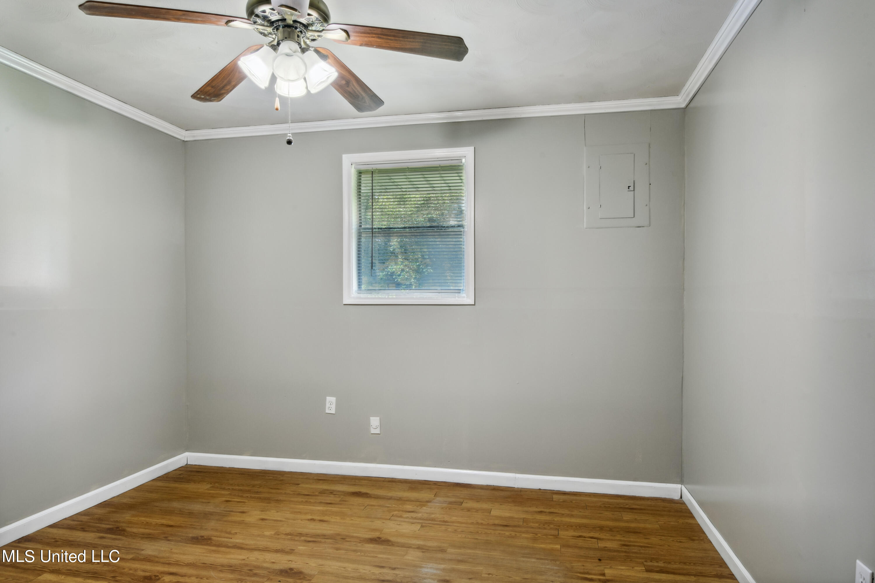 6041 Pine Tree Drive