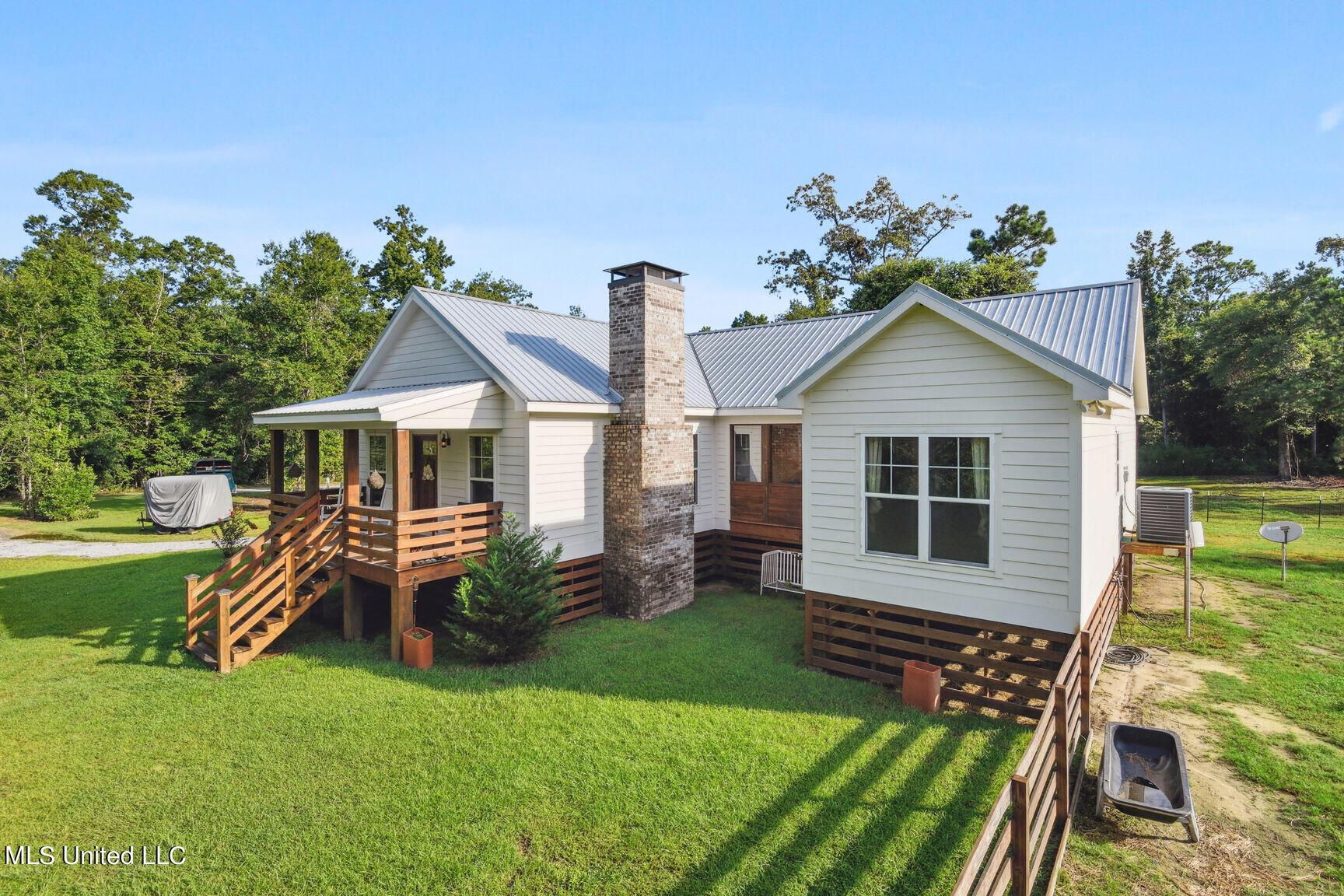 1208 Irvin Favre Road