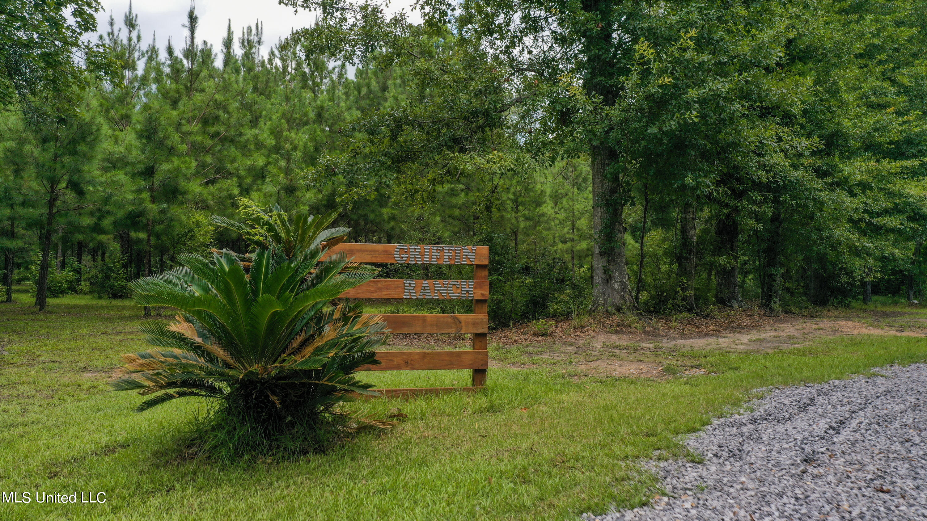 1208 Irvin Favre Road