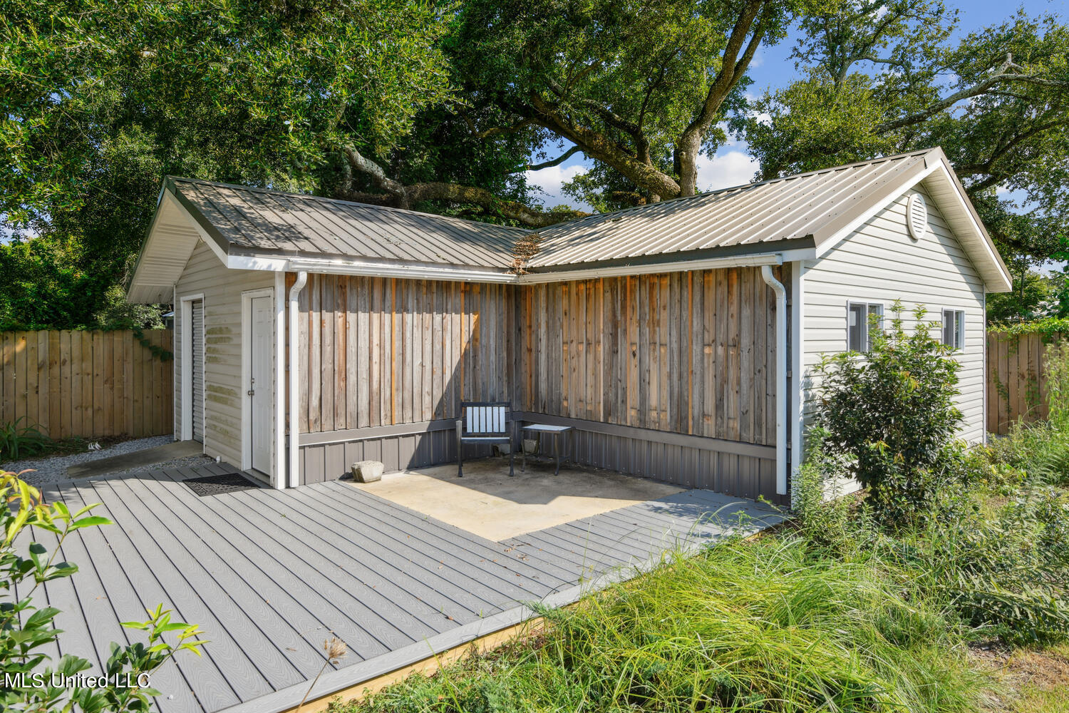 536 Demontluzin Avenue