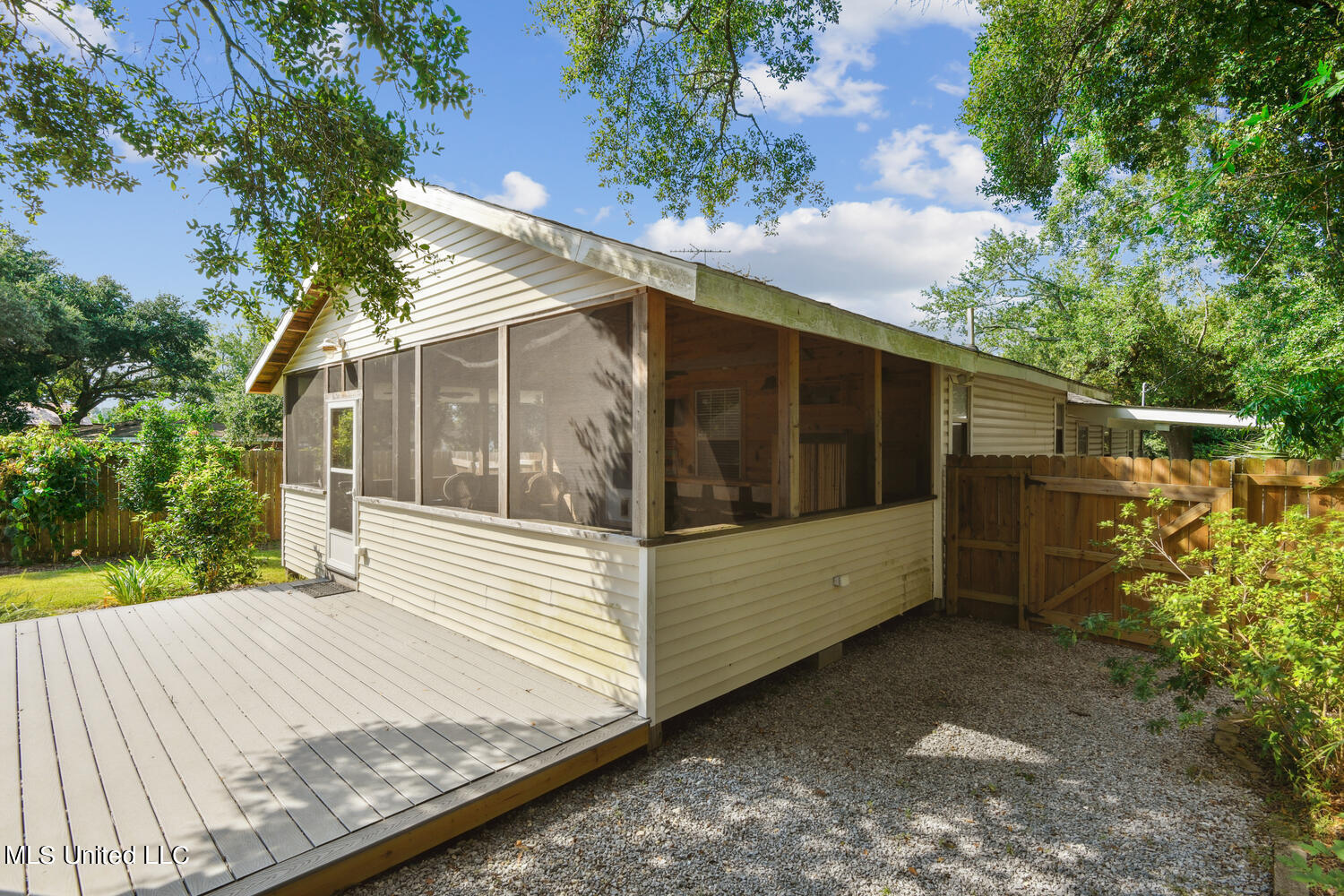 536 Demontluzin Avenue