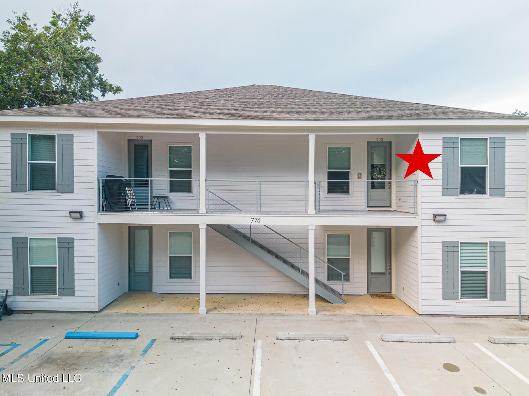 776 Moanalua Way, 203
