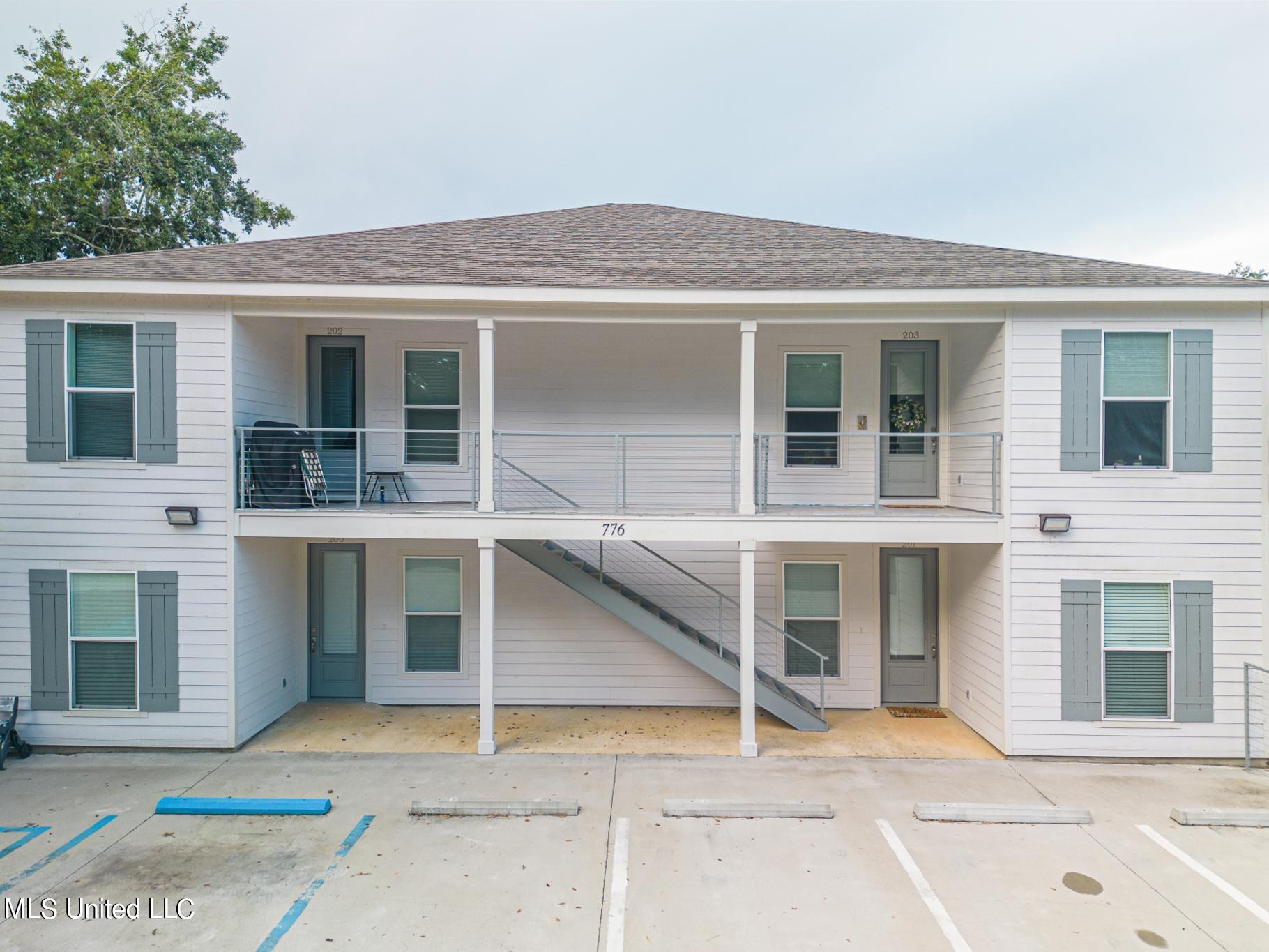 776 Moanalua Way, 203