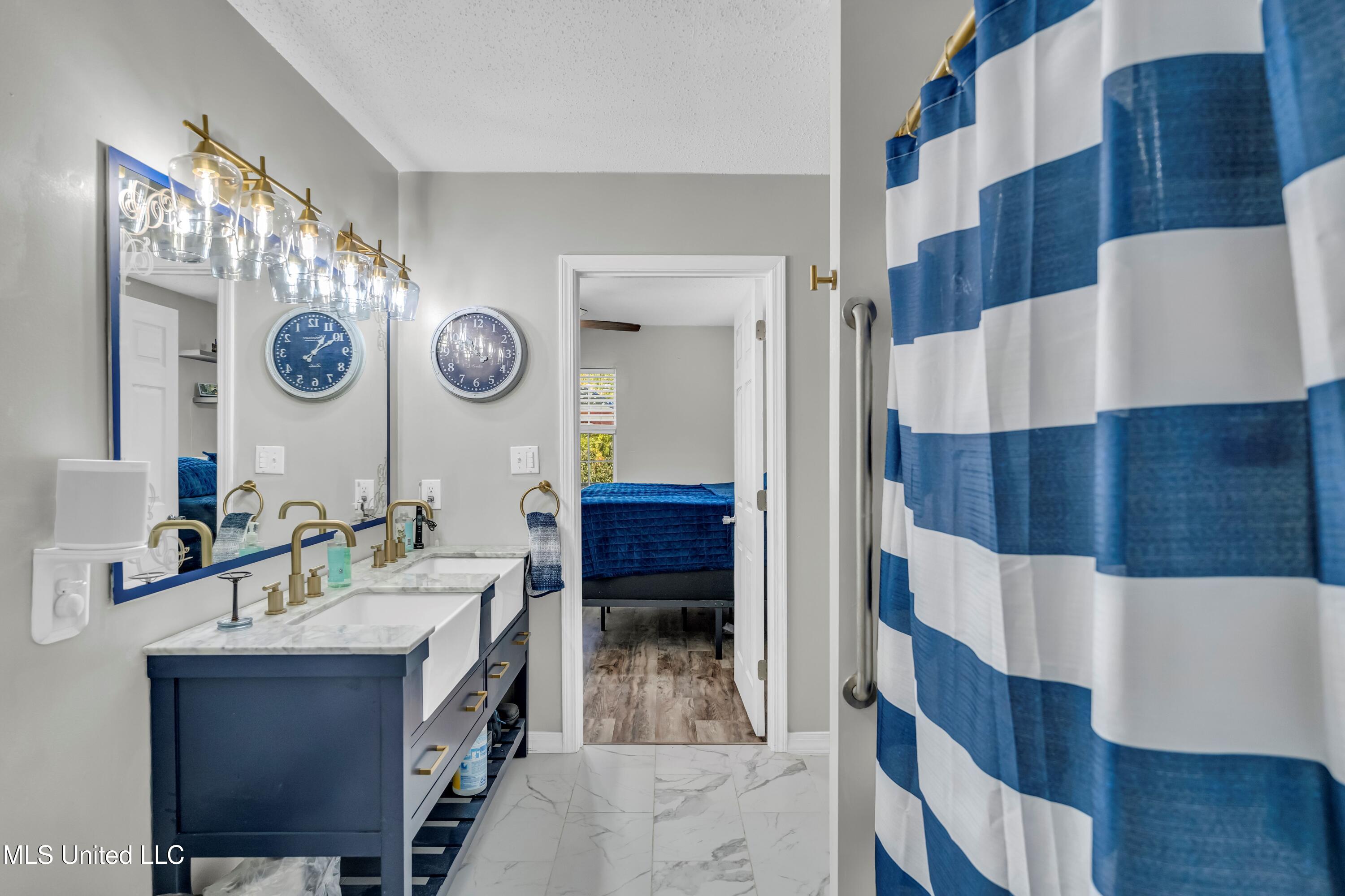 6265 S Railroad Avenue