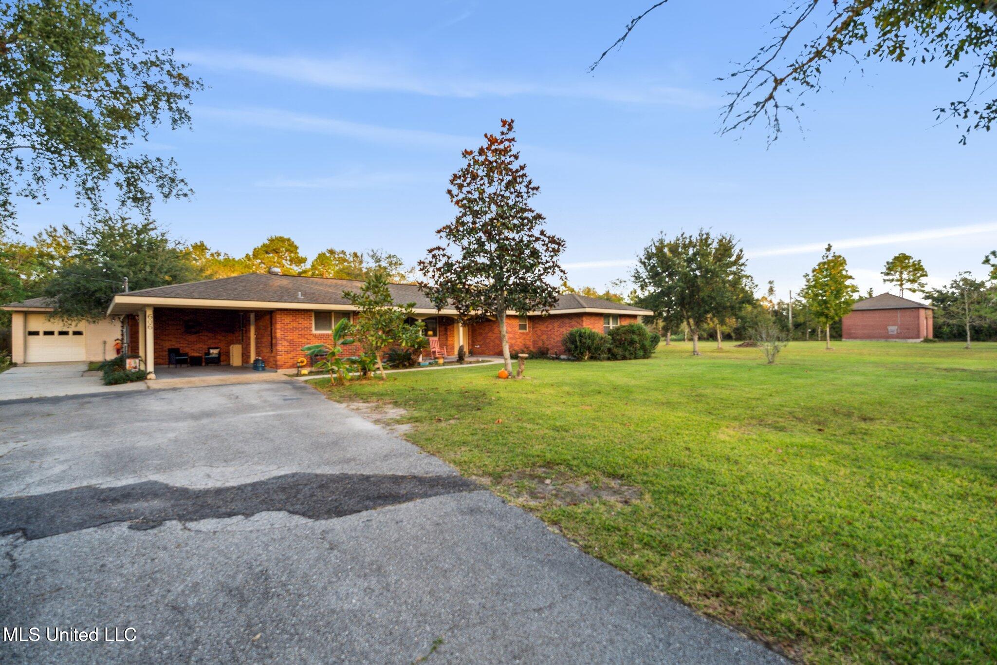 606 Waveland Avenue