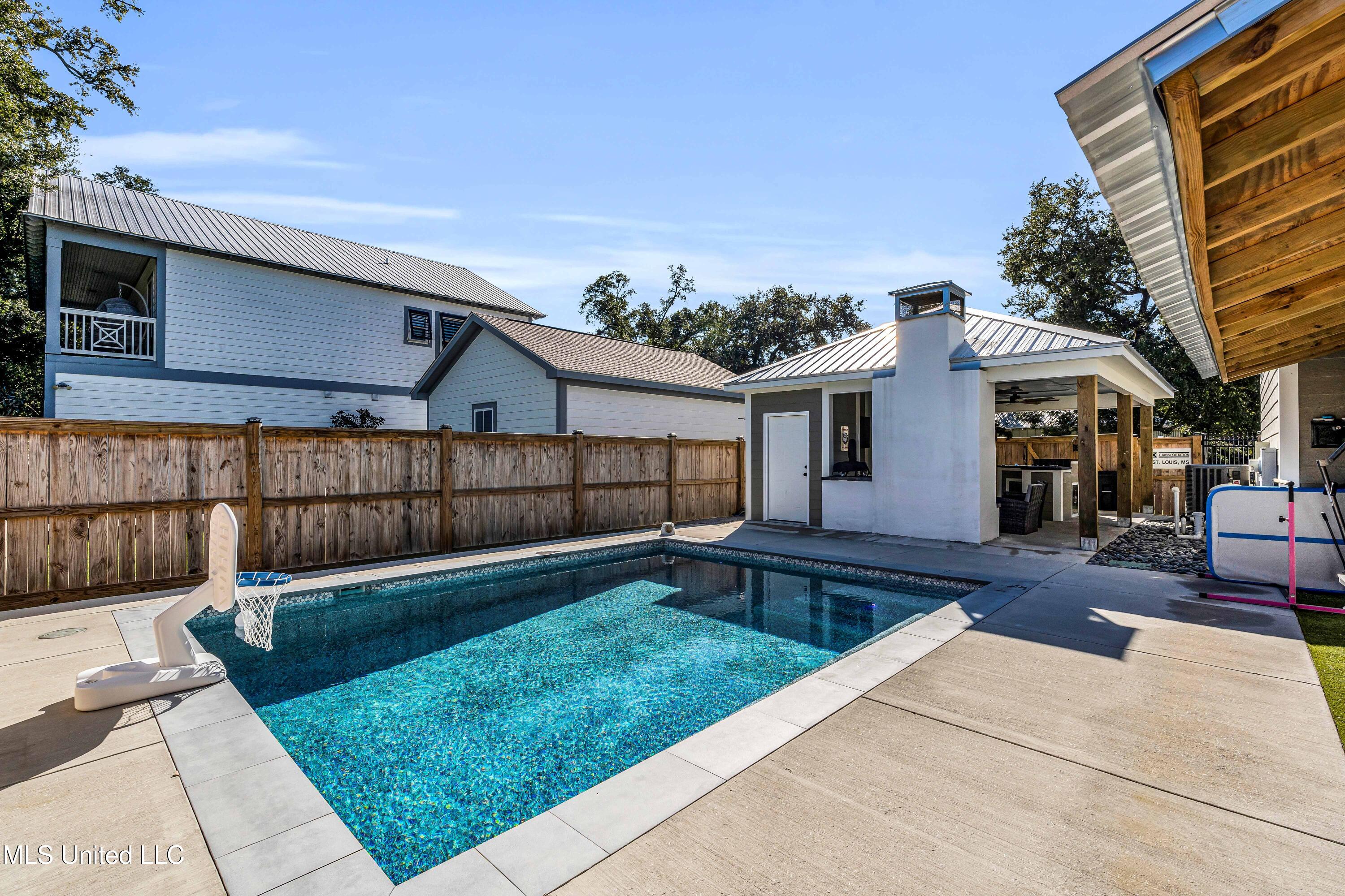 509 Thomas Shields Boulevard