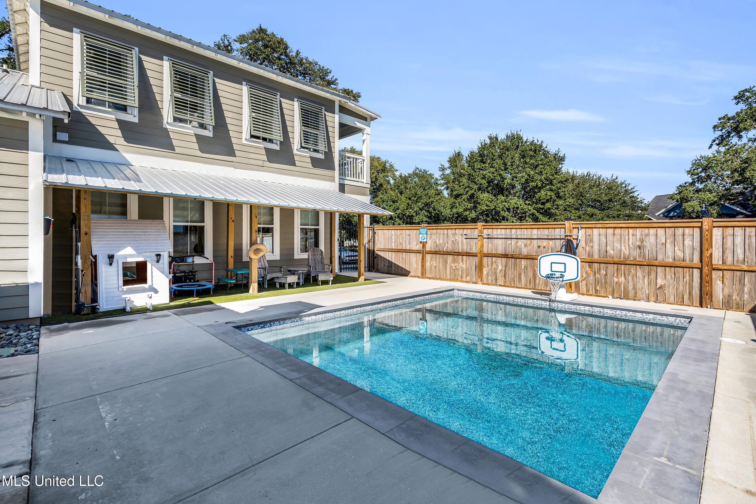 509 Thomas Shields Boulevard