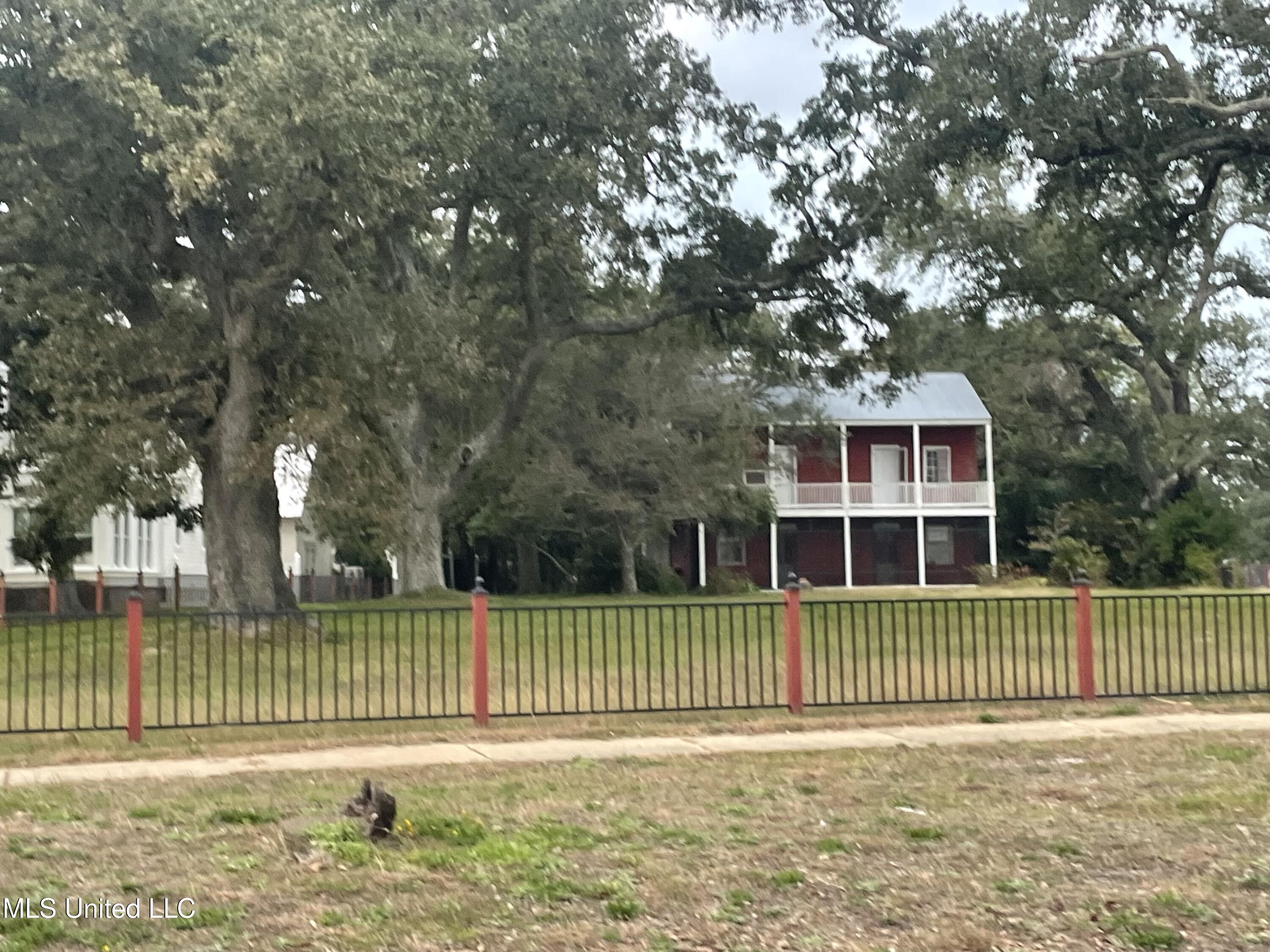 737 E Scenic Drive