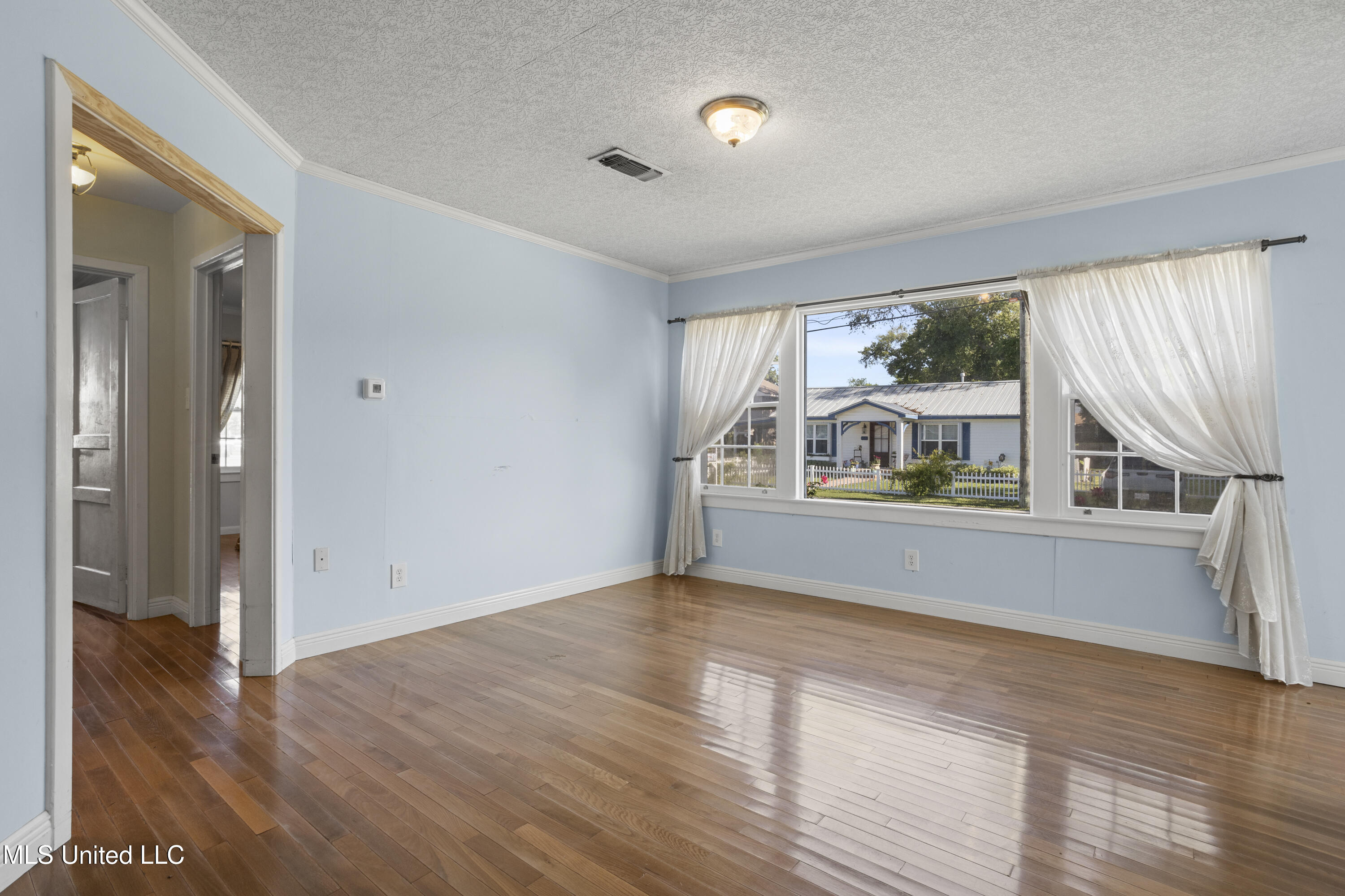 312 Demontluzin Avenue