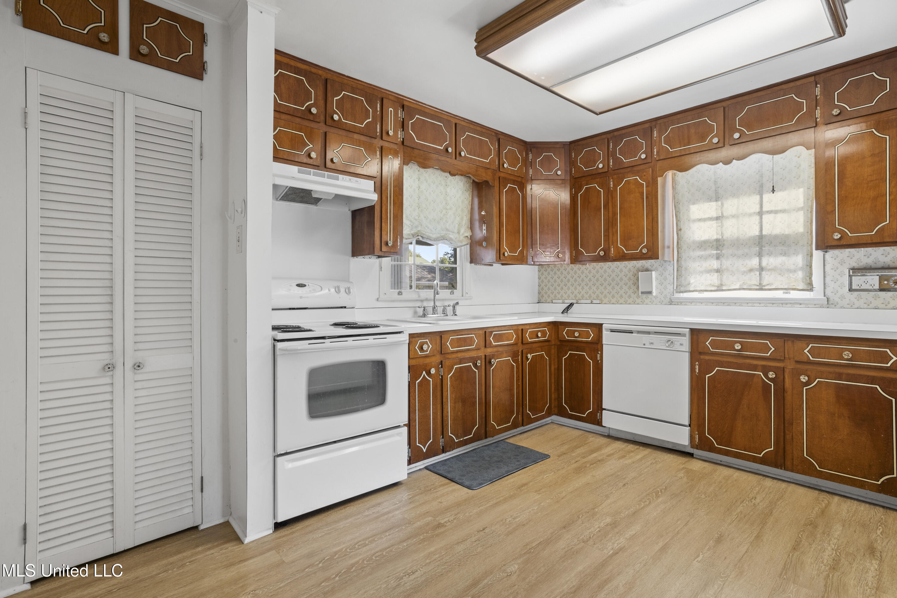 312 Demontluzin Avenue