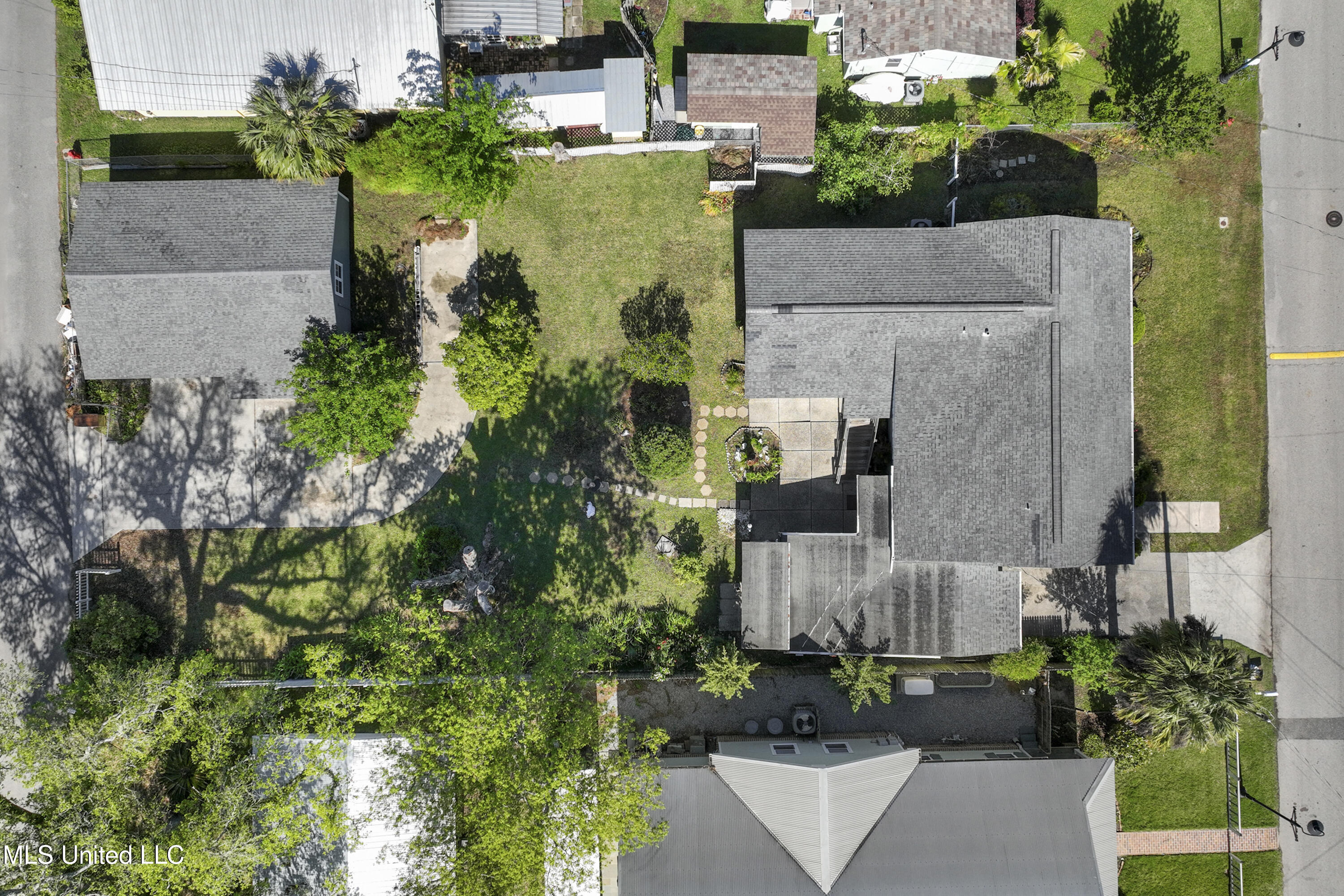 312 Demontluzin Avenue