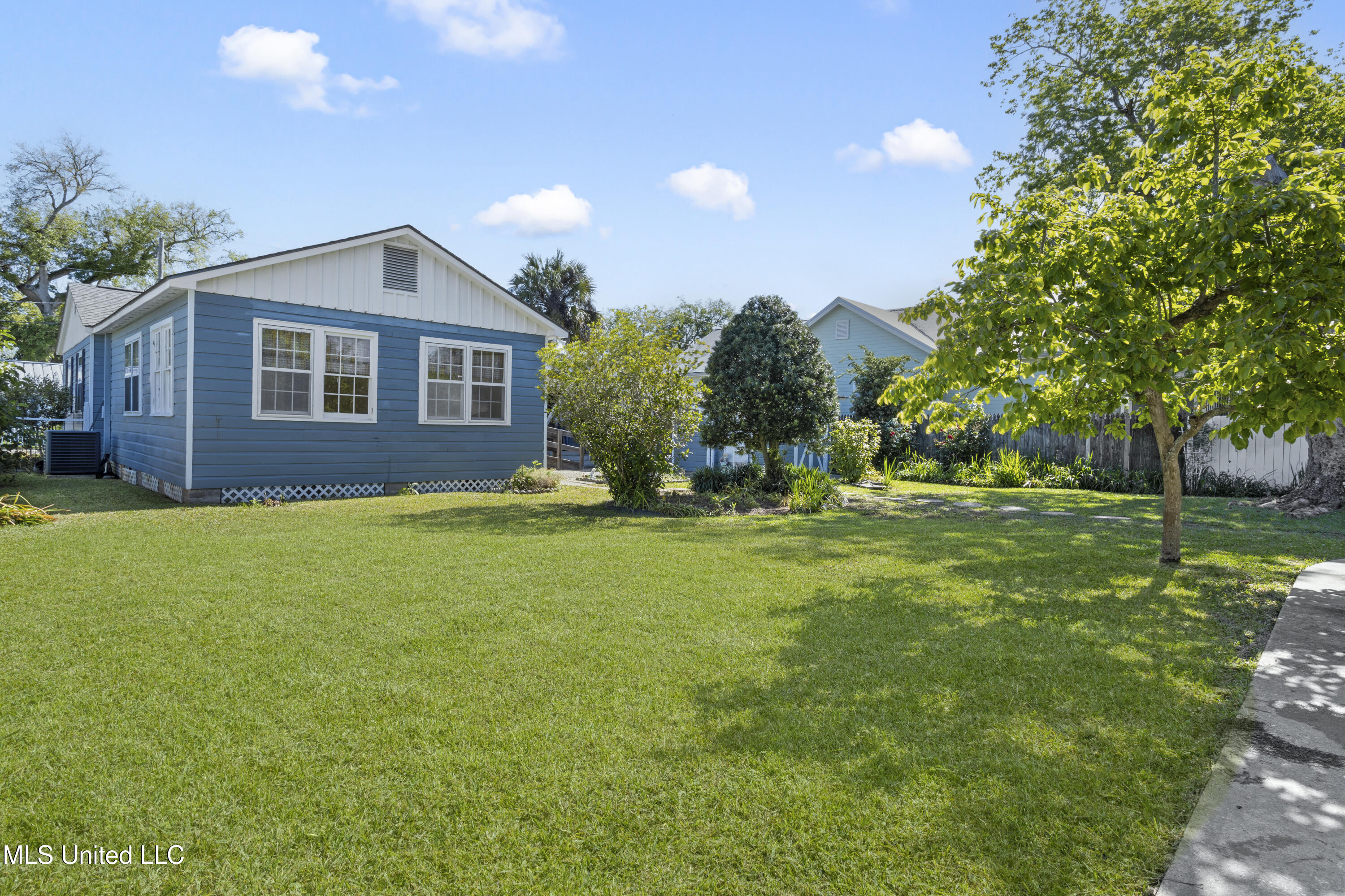 312 Demontluzin Avenue