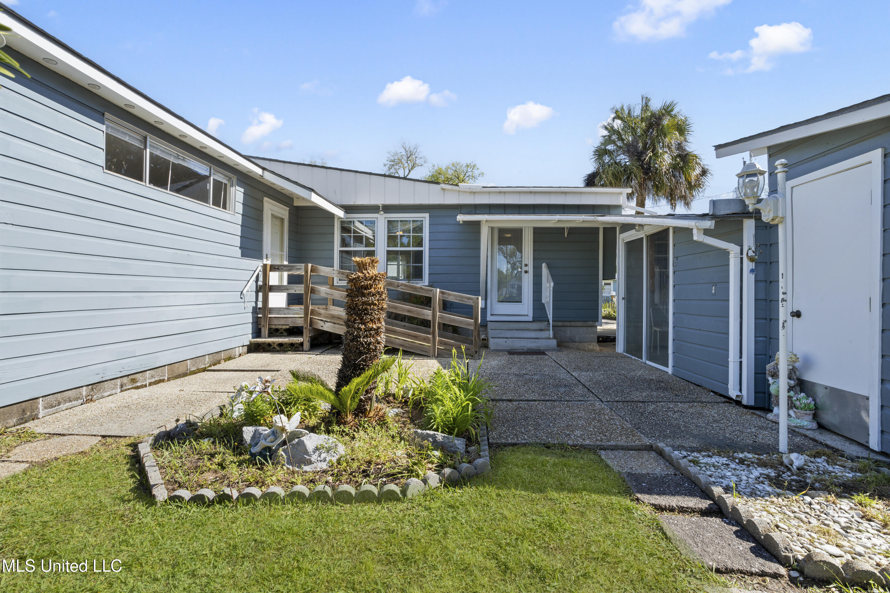 312 Demontluzin Avenue