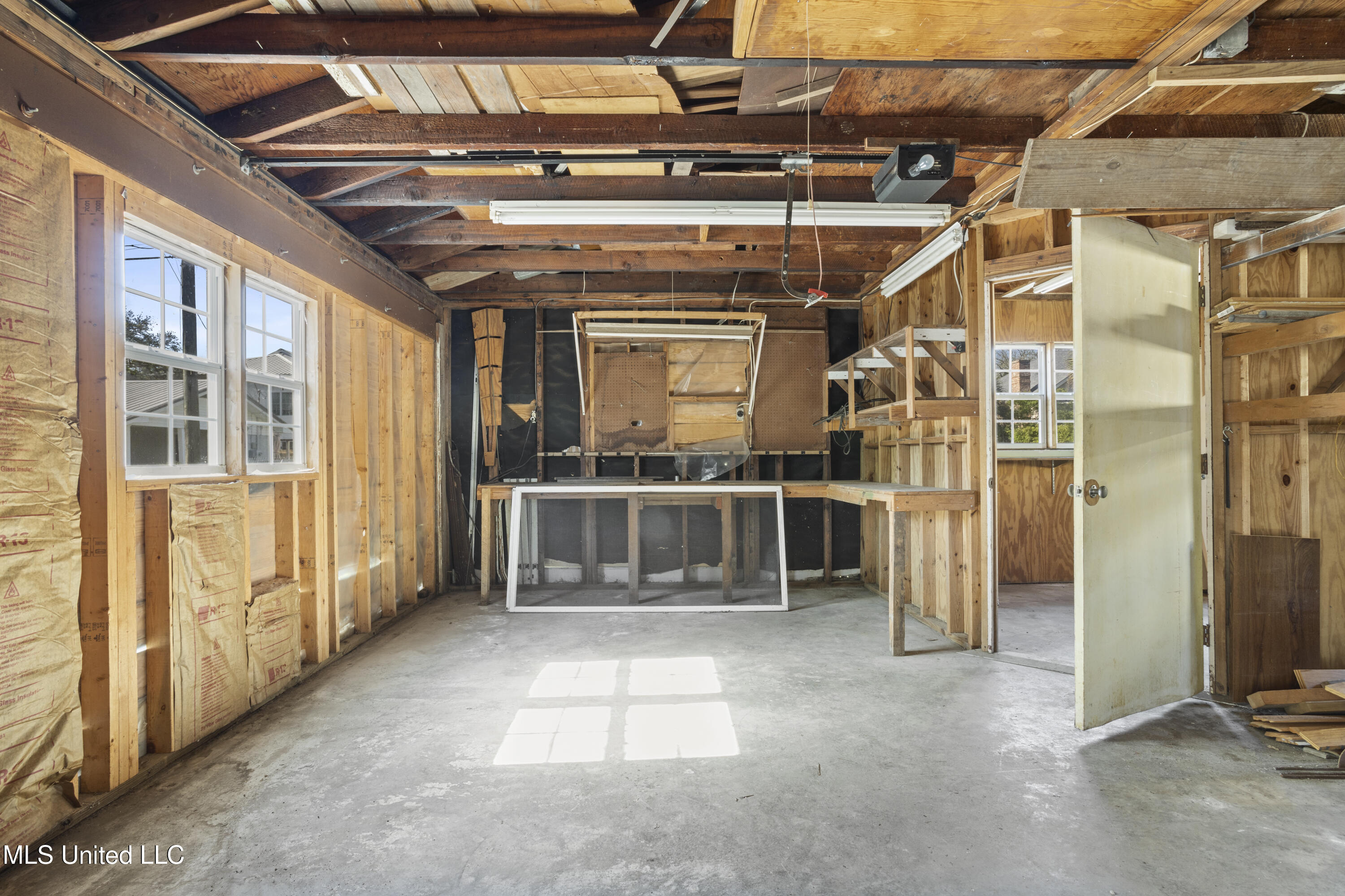 312 Demontluzin Avenue