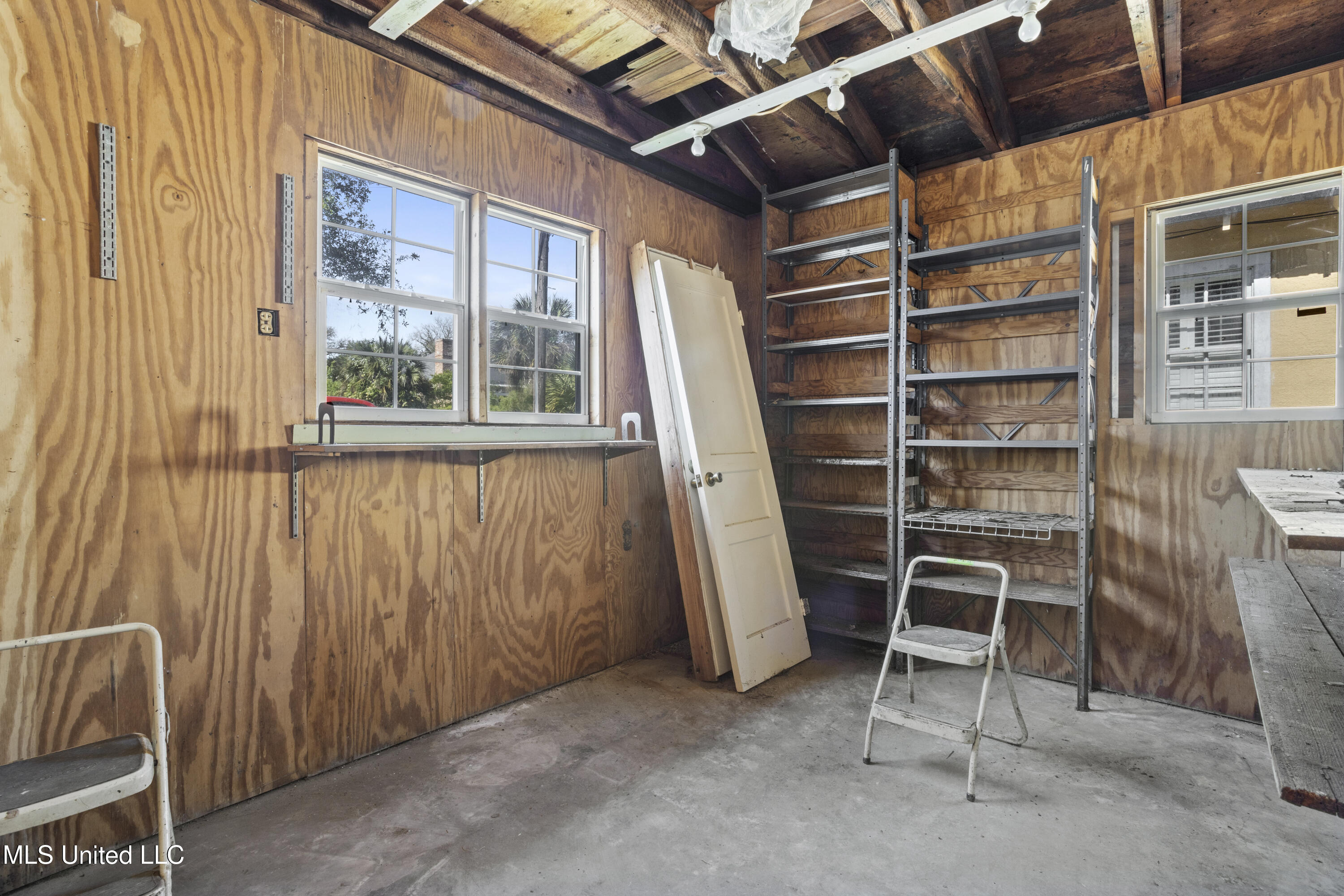 312 Demontluzin Avenue