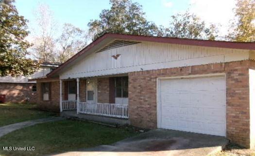 1306 E Sycamore Road