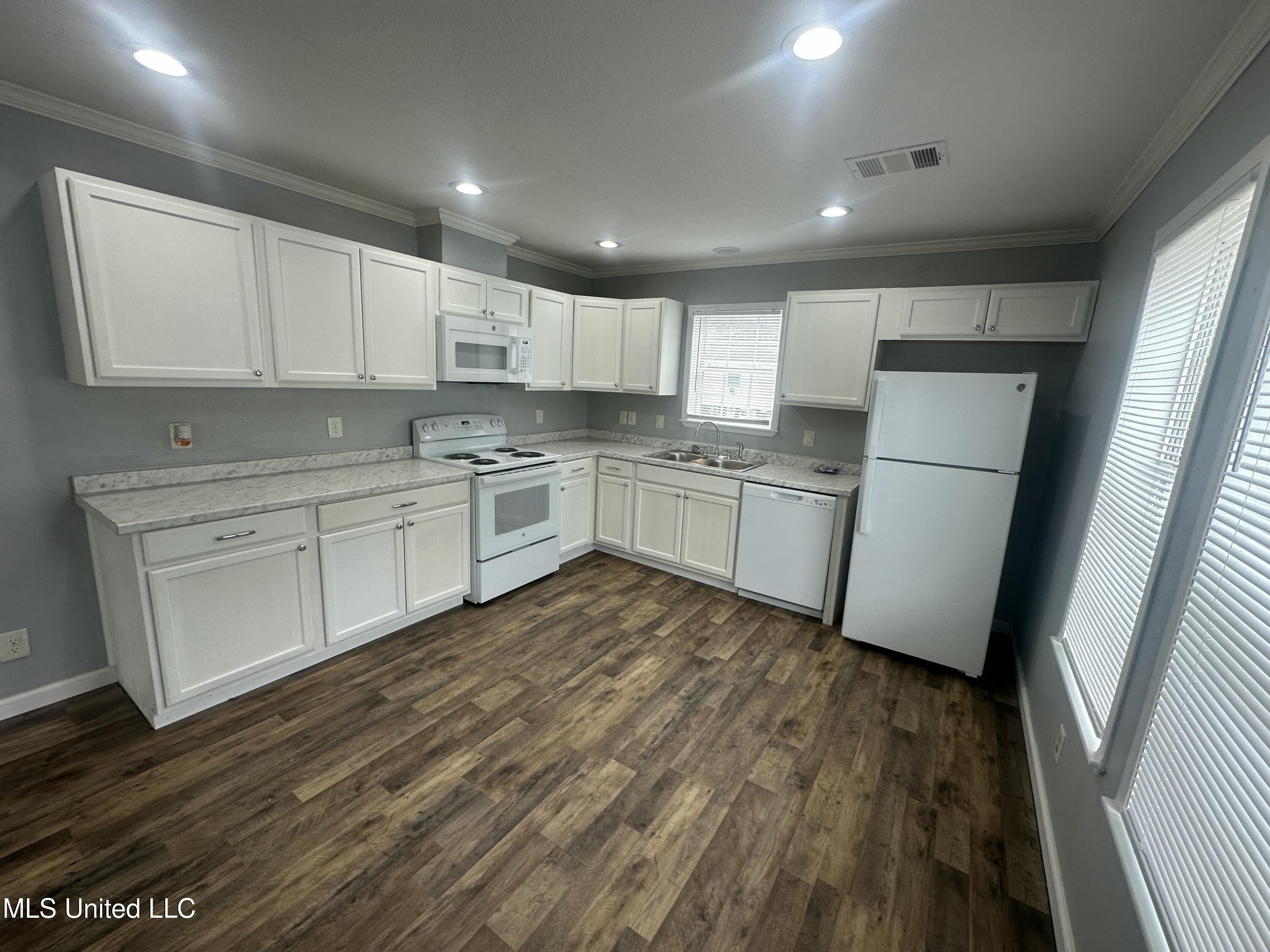 7083 W Issaquena Street, 7085